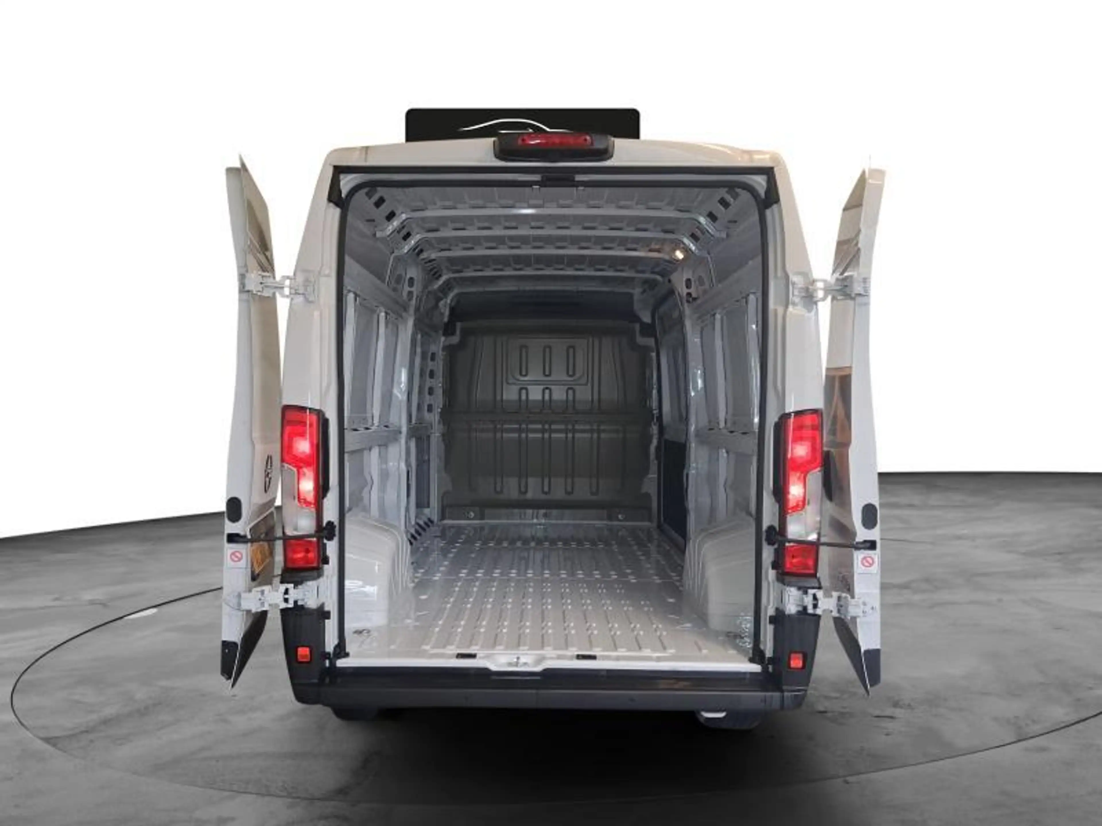 Opel Movano L3H2 — photo 14