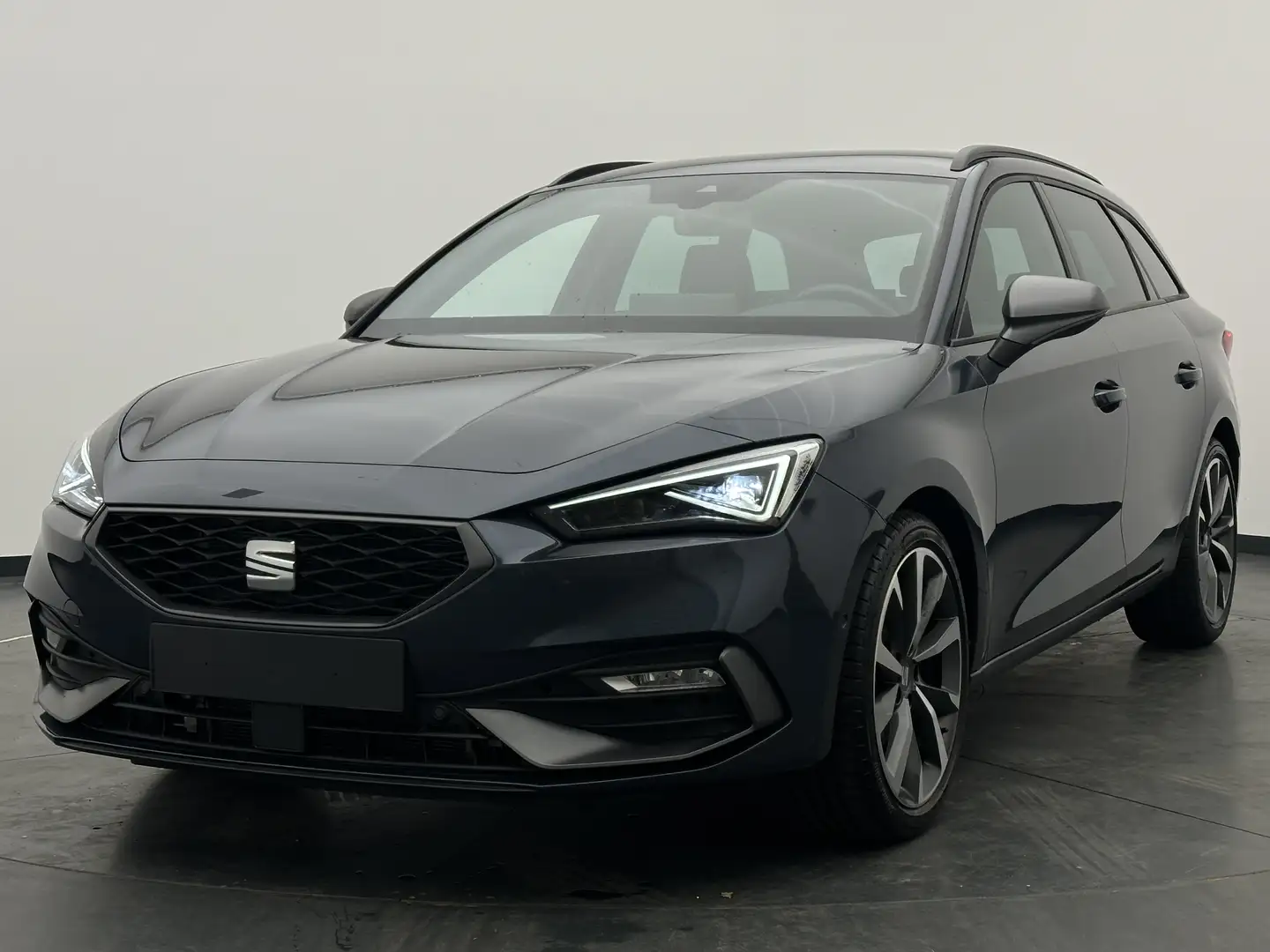 SEAT Leon Leon ST 1.5 eTSI DSG FR +NAV+MATRIX+CAM+ASSISTS+ Gris - 2