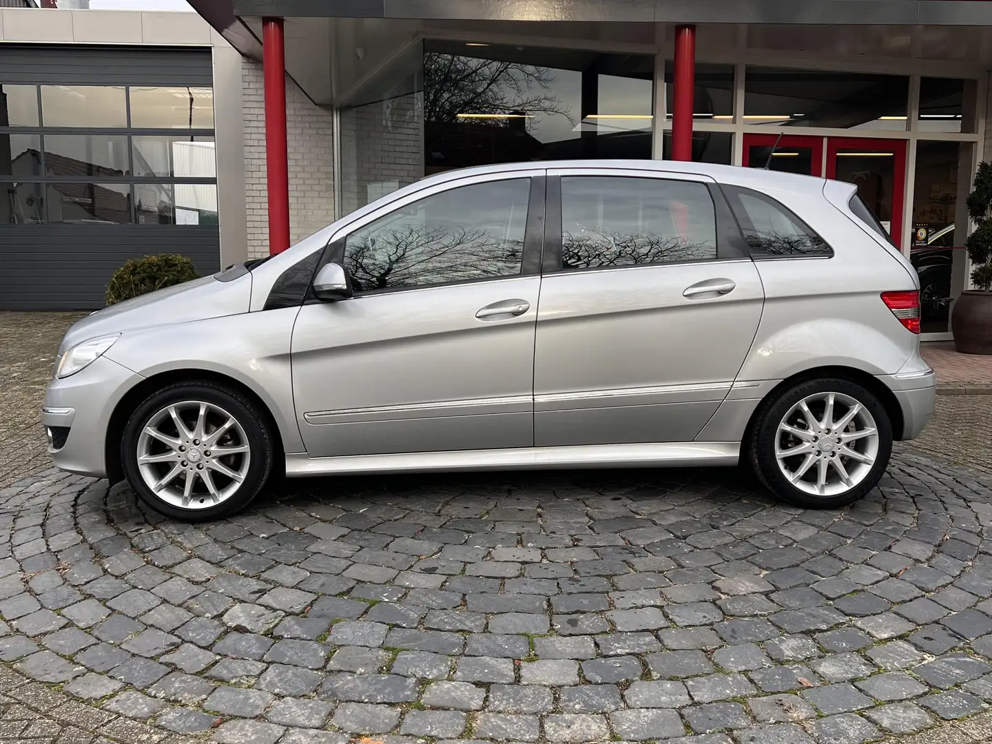 Mercedes-Benz B 150 | 17" LMV | Trekhaak | Navi| Climate | PDC | Bluet Grijs - 2