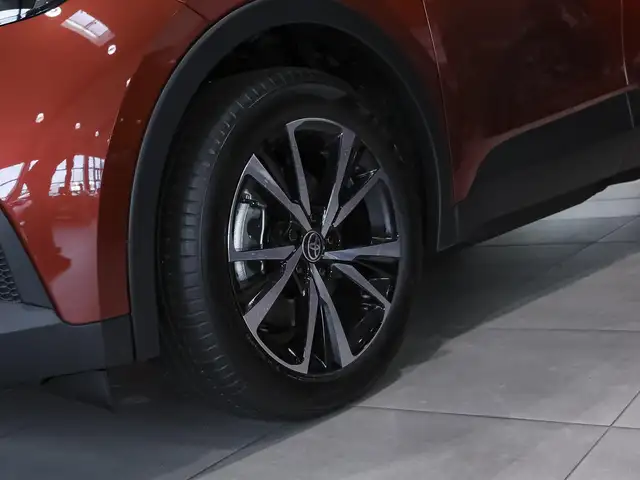 Toyota C-HR view 13