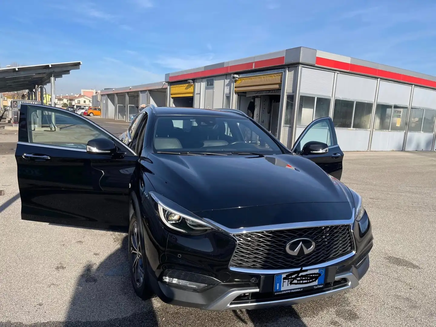 Infiniti QX30 QX30 2.2d Premium Tech awd dct Black - 2