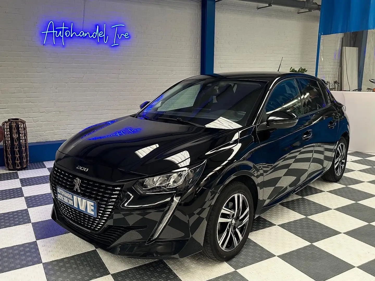 Peugeot 208 208 PureTech 100 Allure Pack **apple-android** Zwart - 1