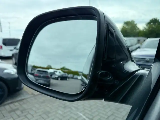 Volkswagen Multivan view 17