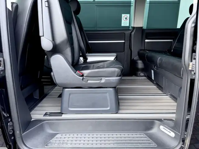 Volkswagen Multivan view 13