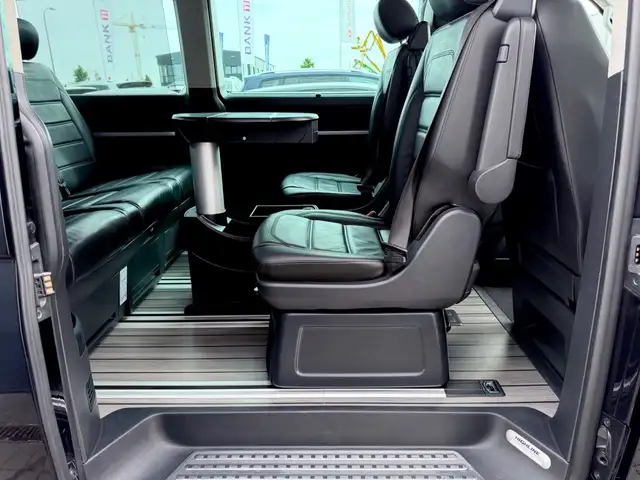 Volkswagen Multivan view 14