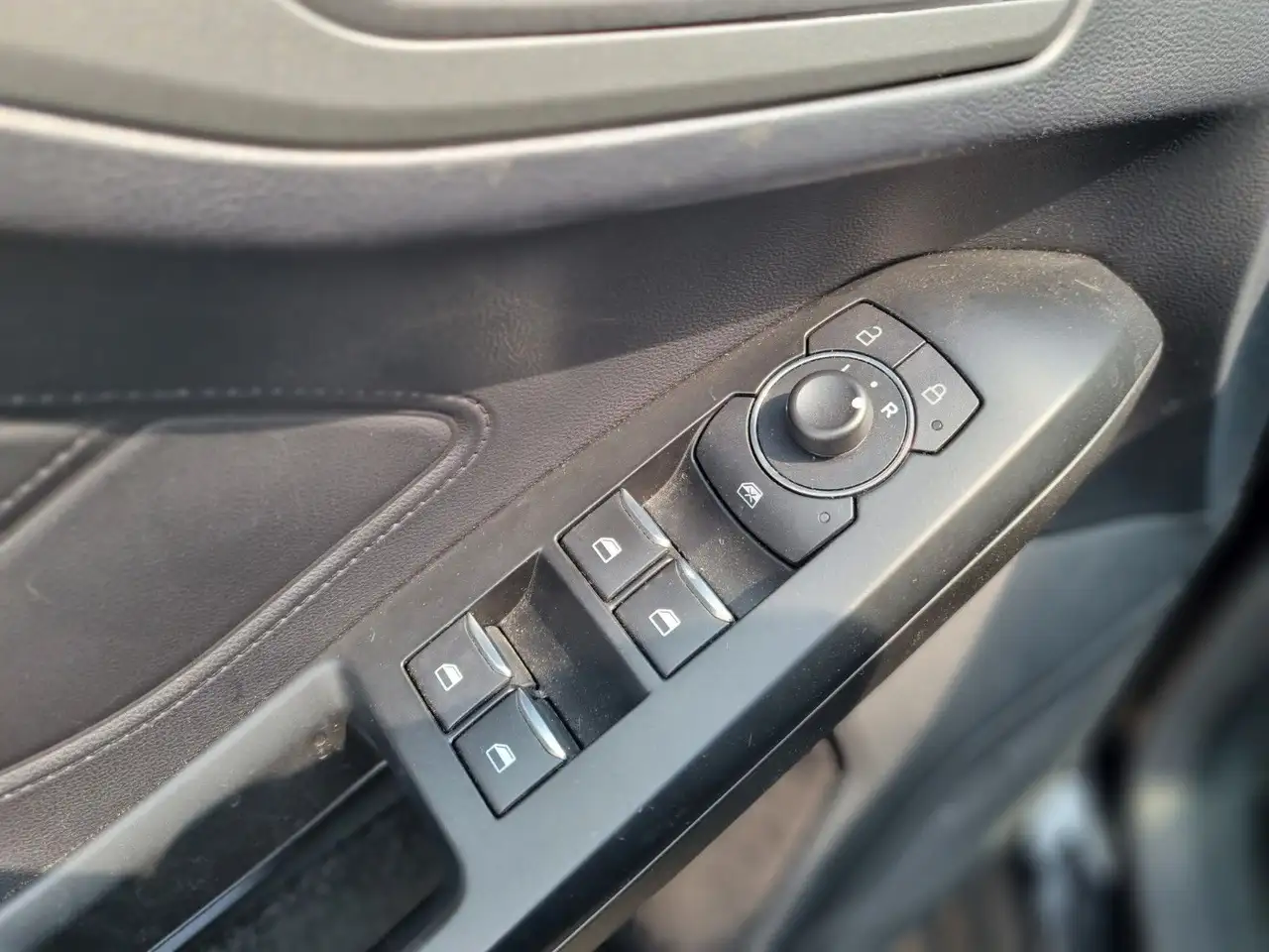 Ford Focus Turnier Automatik/Navi/Kamera/PDC/LEDs/SHZ, миниатюра 23
