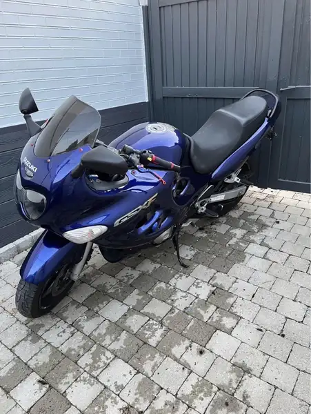 Suzuki GSX 750