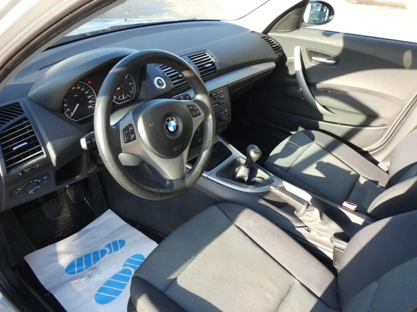BMW 116 i Lim. *SHZ*KLIMA*SCHIEBEDACH*GEPLFEGT* Argent - 2