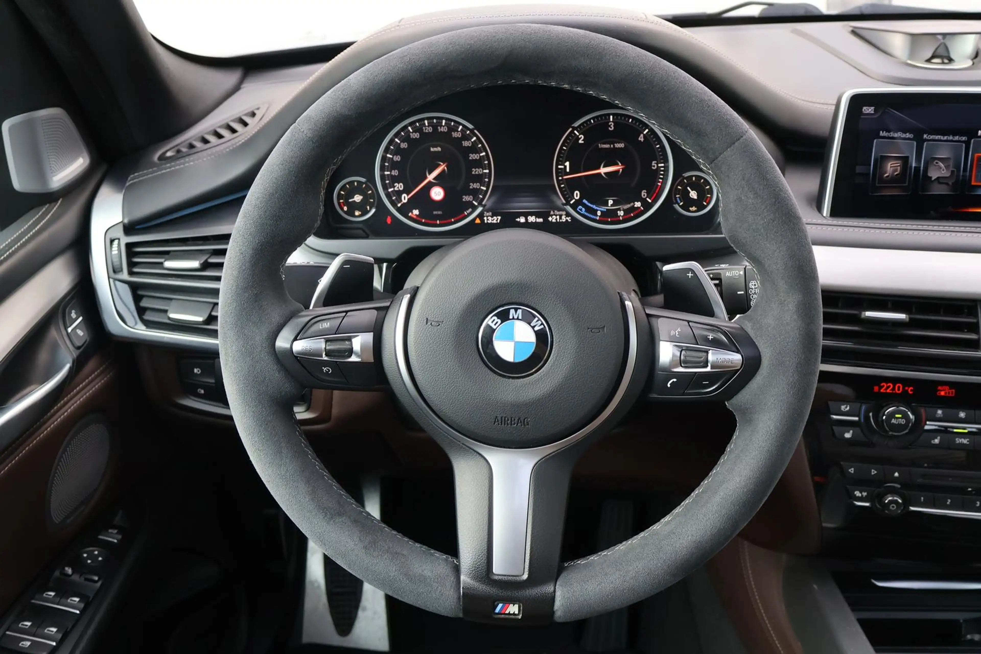 BMW X5 xDrive 40d M Sport AHK B&O Pano Rear-Ent. 360° — photo 15