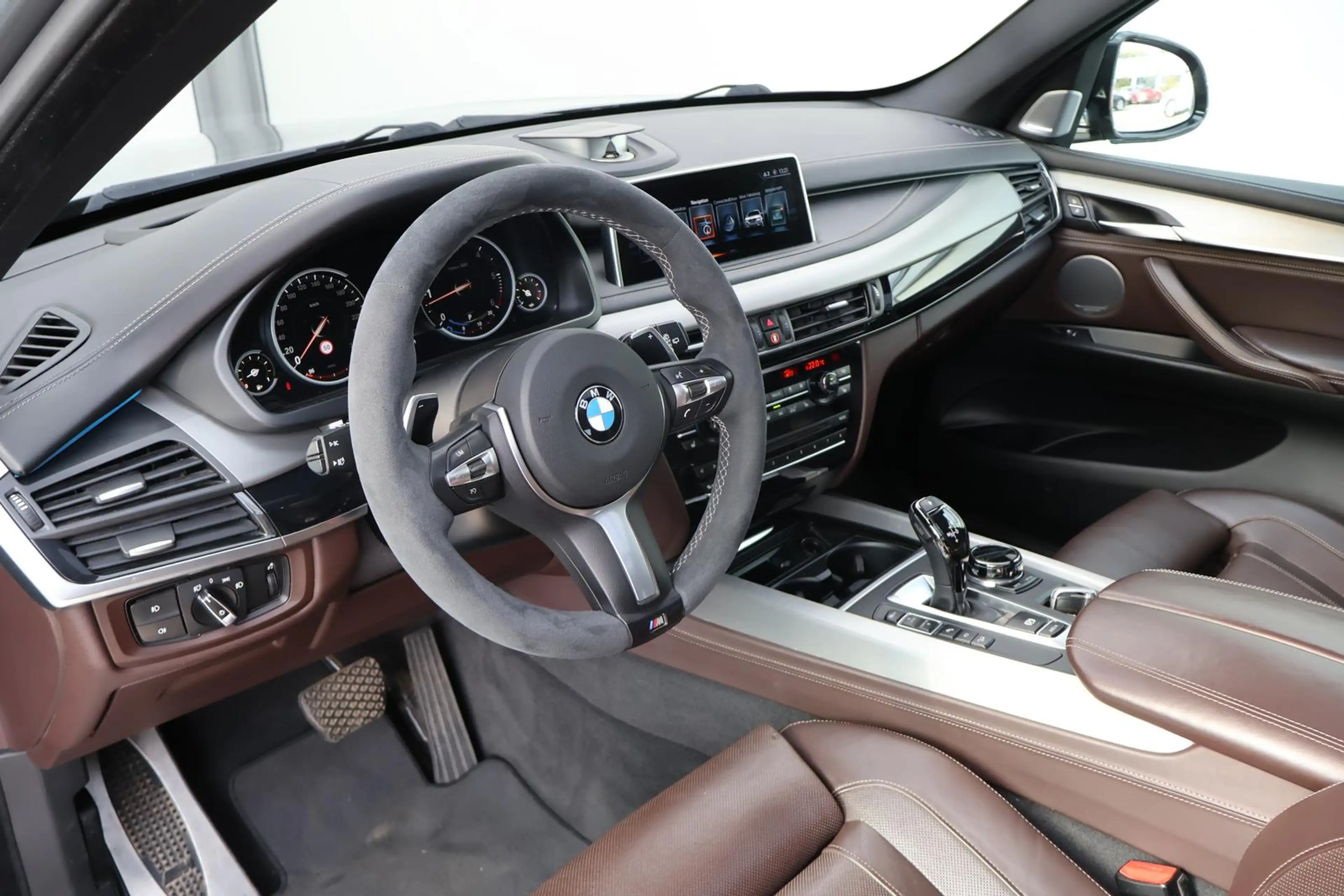 BMW X5 xDrive 40d M Sport AHK B&O Pano Rear-Ent. 360° — photo 10