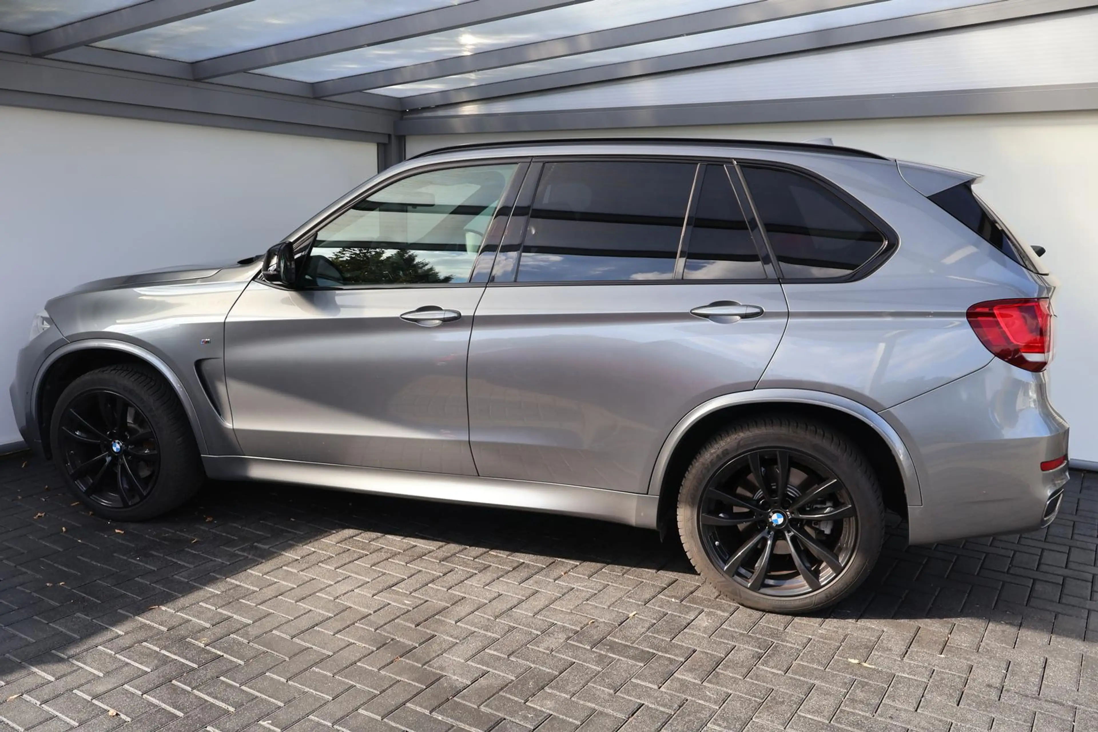 BMW X5 xDrive 40d M Sport AHK B&O Pano Rear-Ent. 360° — photo 8