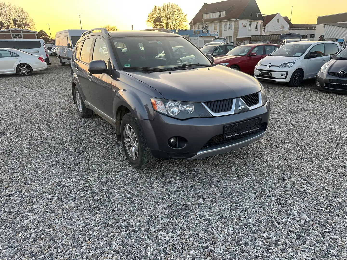 Mitsubishi Outlander 2.0 DI-D,Nur für Gewerbe und Export Gris - 1