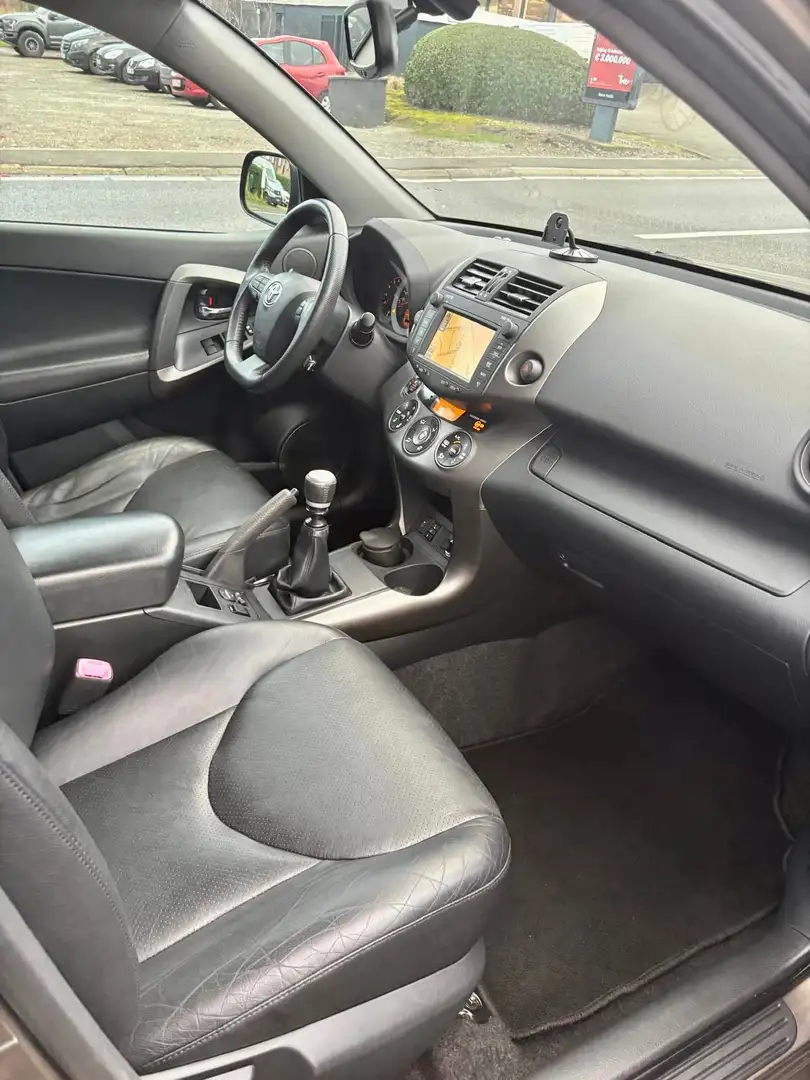 Toyota RAV 4 2.2 D-4D 4x4 VIP DPF " car-pass " Belgium car Braun - 2