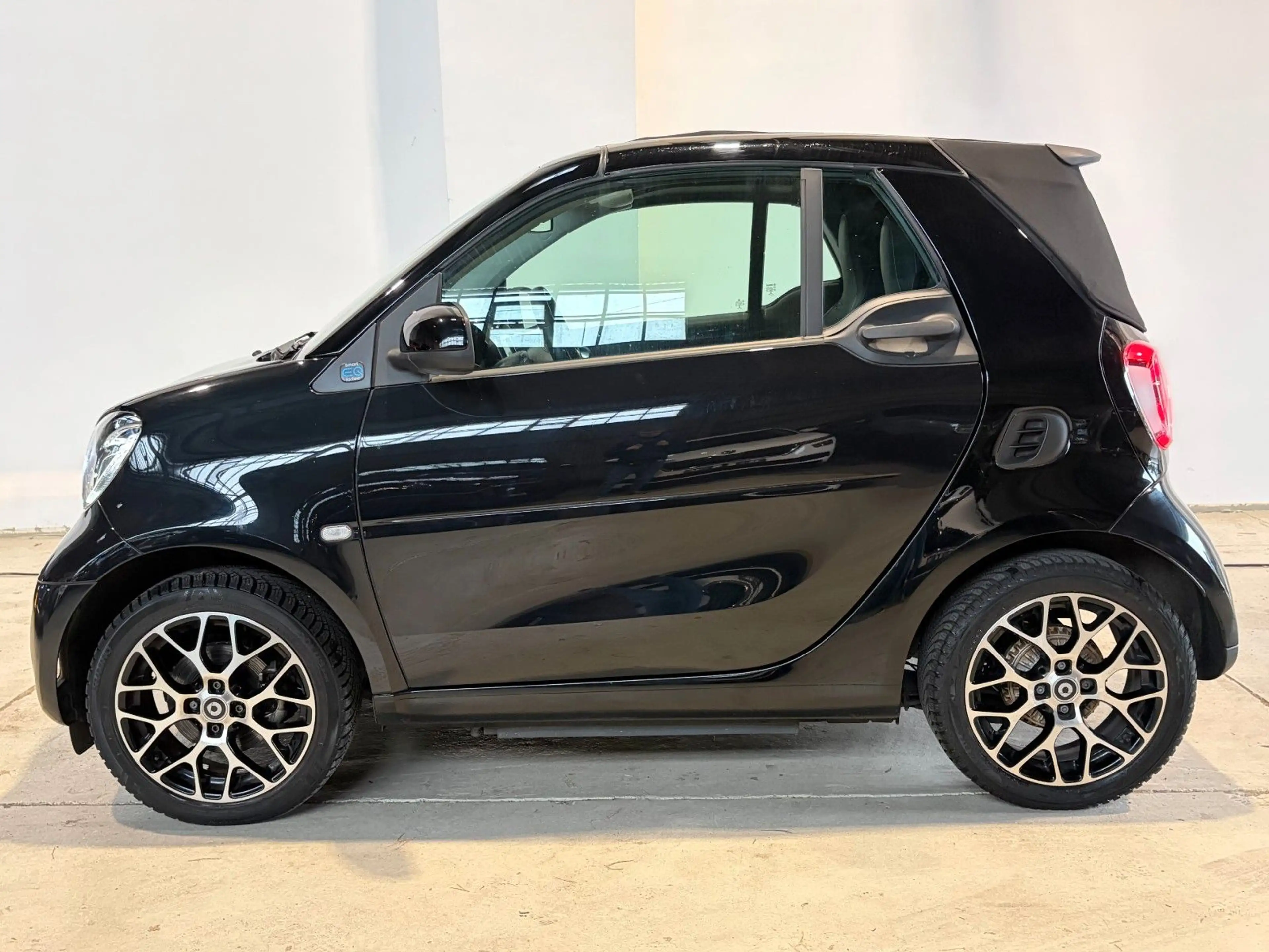 smart forTwo fortwo cabrio electric drive / EQ — photo 5