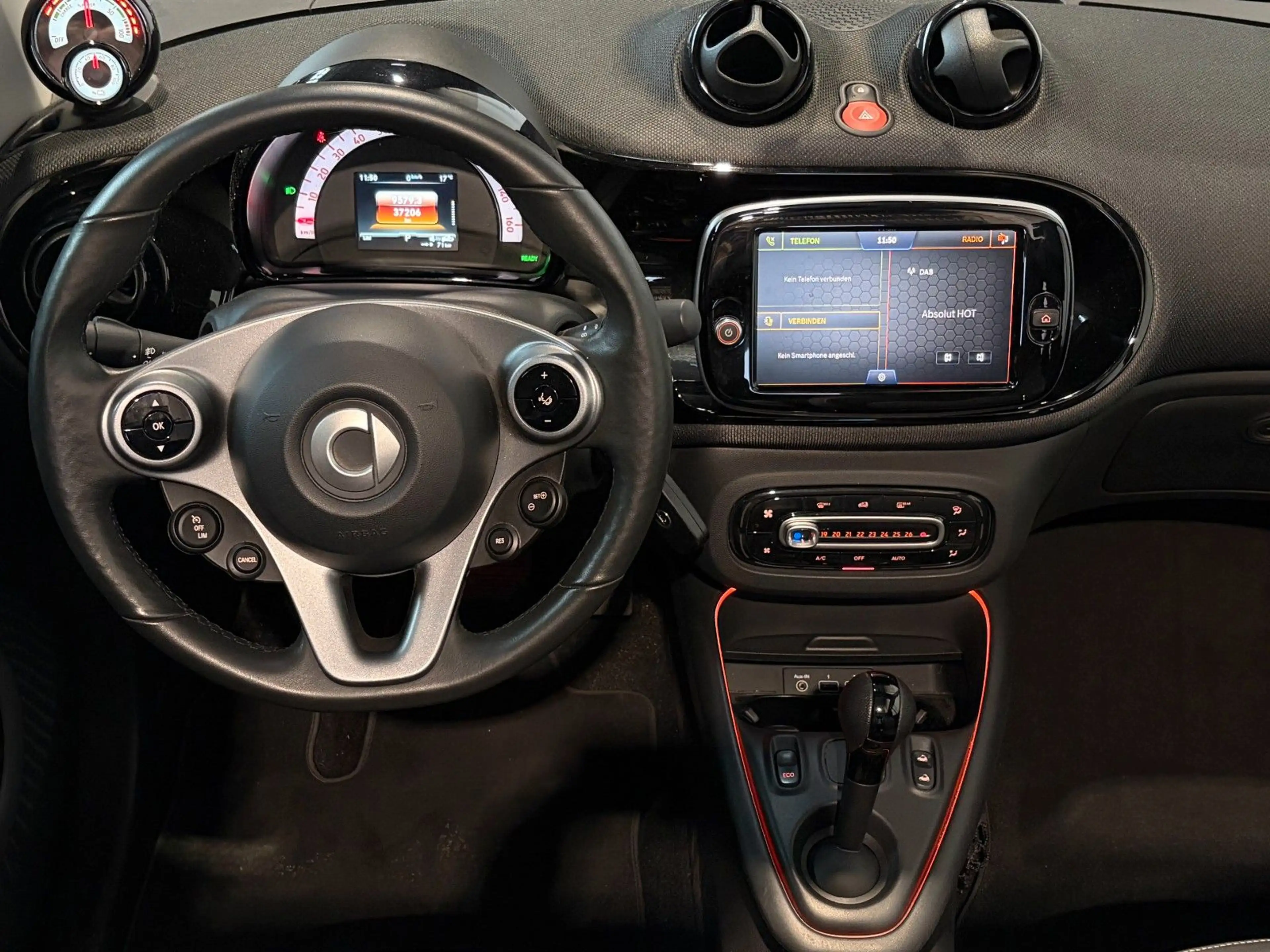smart forTwo fortwo cabrio electric drive / EQ — photo 9