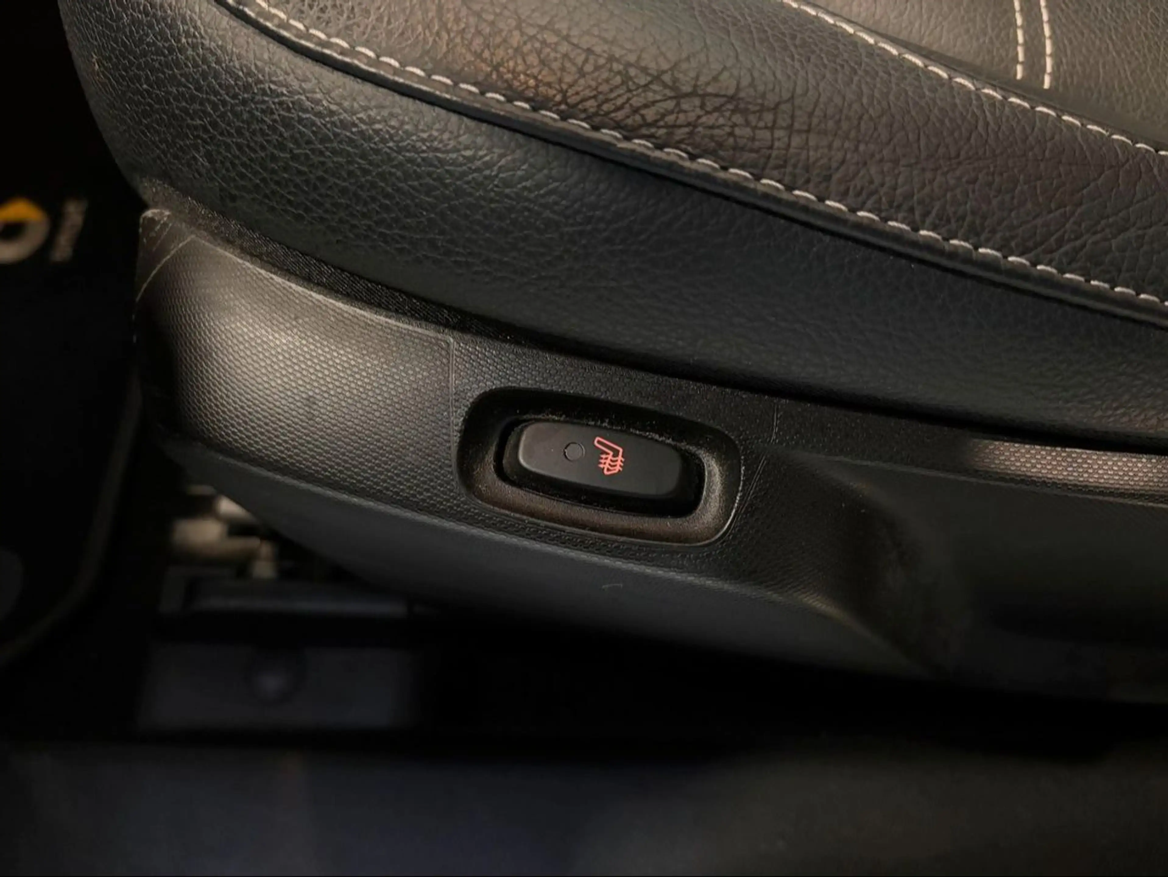 smart forTwo fortwo cabrio electric drive / EQ — photo 12