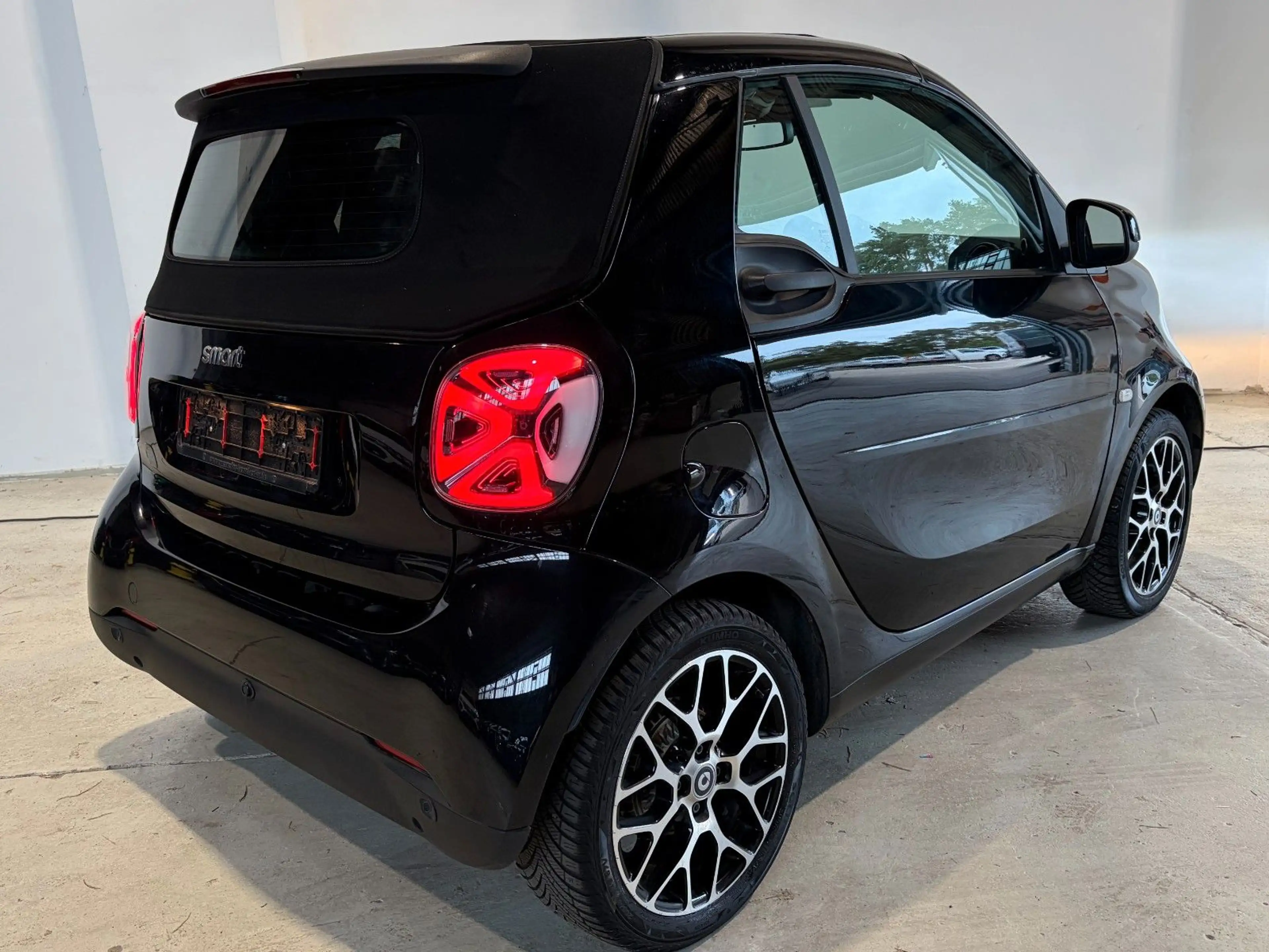 smart forTwo fortwo cabrio electric drive / EQ — photo 4
