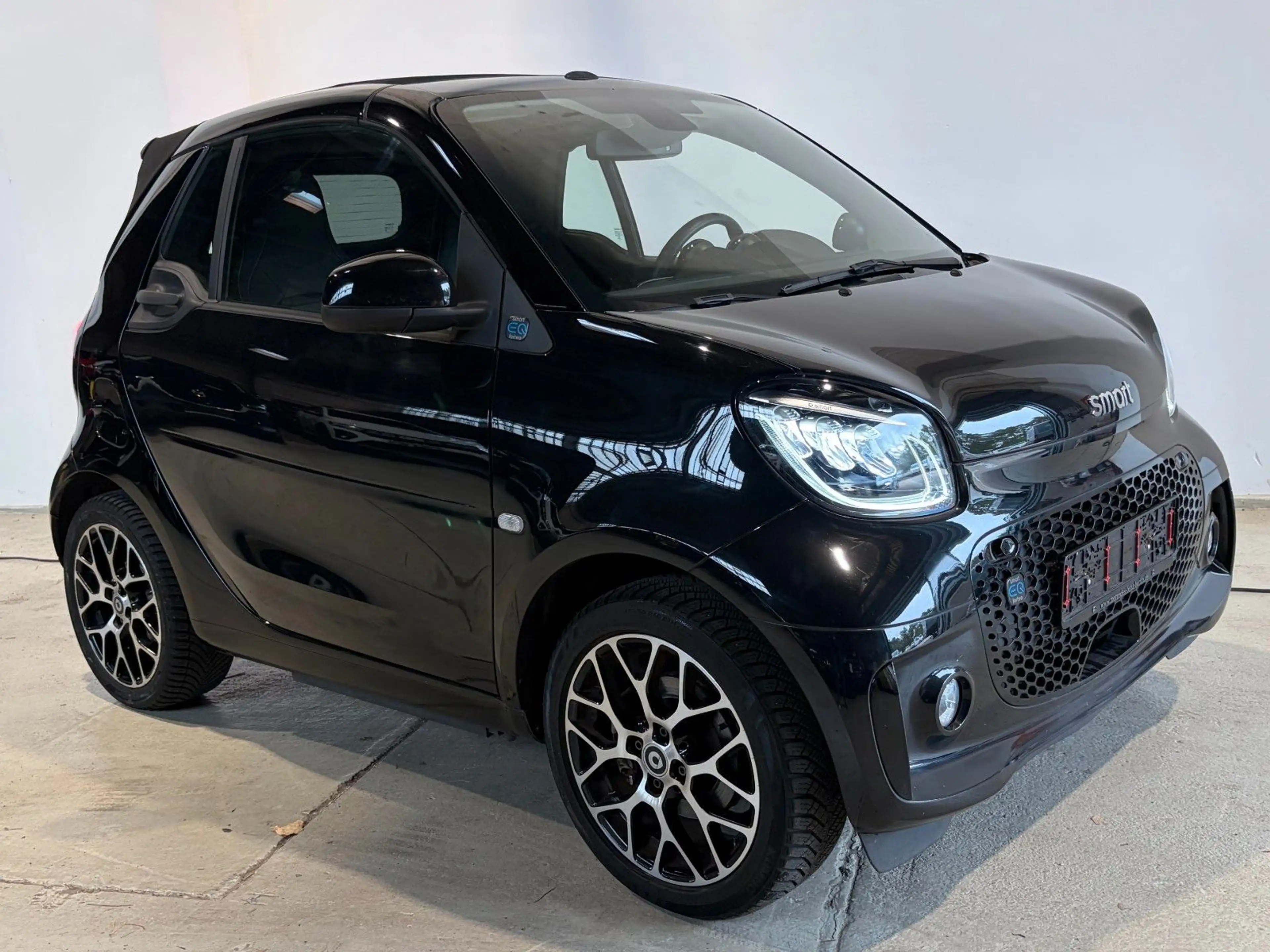 smart forTwo fortwo cabrio electric drive / EQ — photo 2