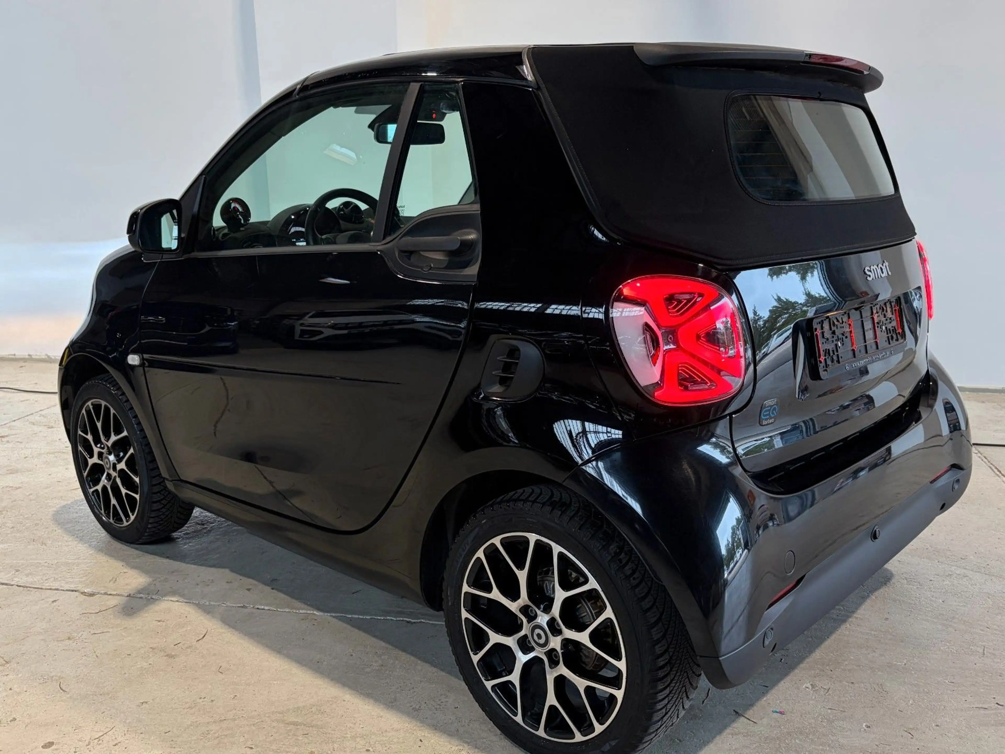 smart forTwo fortwo cabrio electric drive / EQ — photo 3