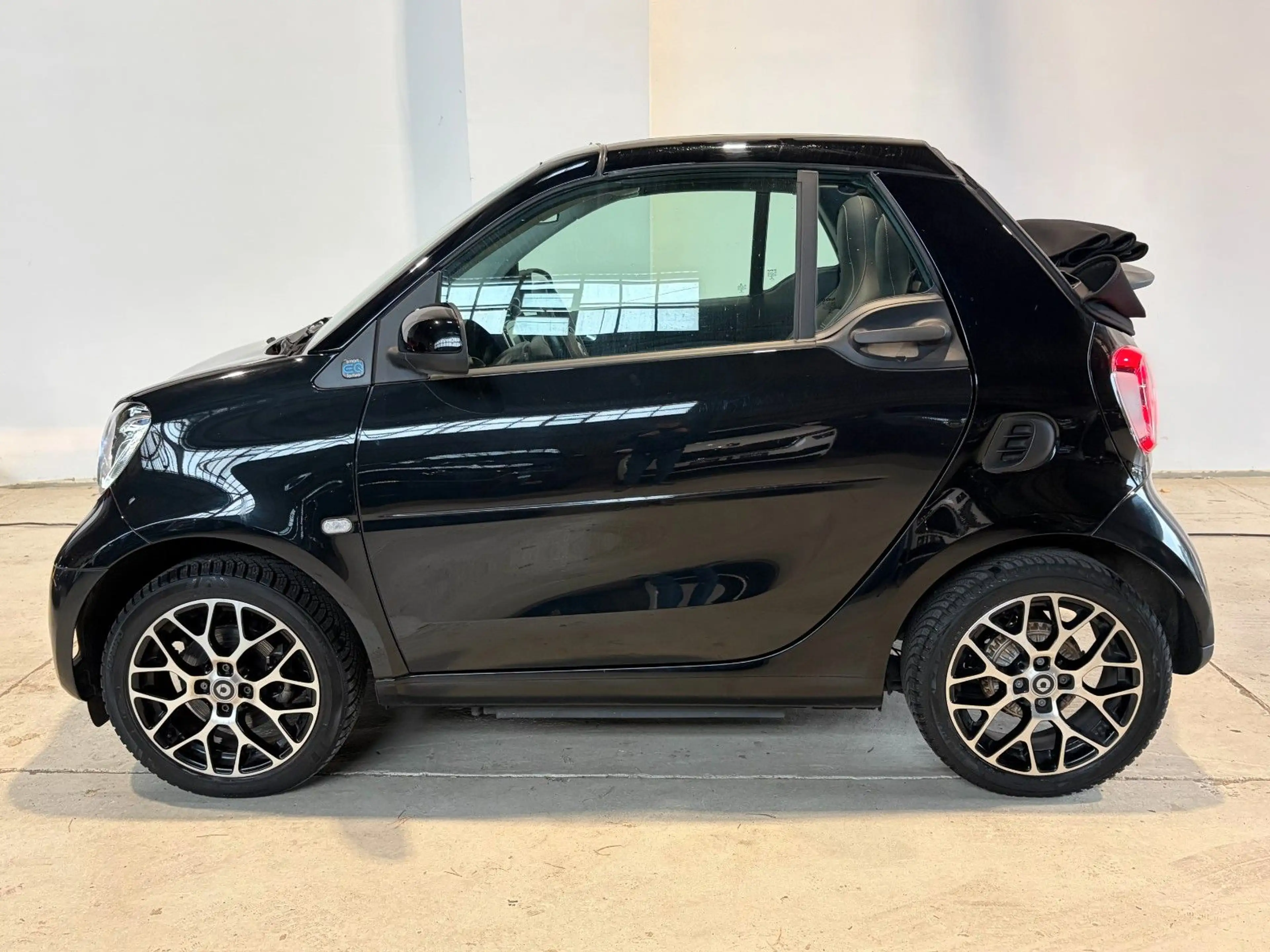smart forTwo fortwo cabrio electric drive / EQ — photo 6