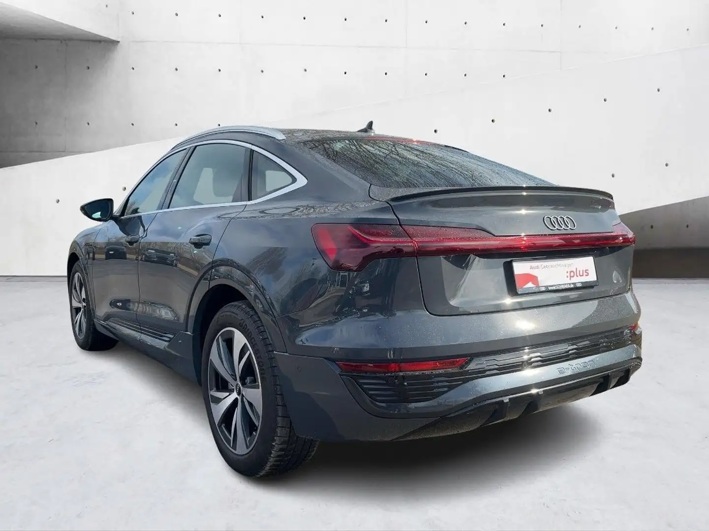 Audi Q8 Sportback e-tron /h 2x S line*AHK*8fach Grau - 2