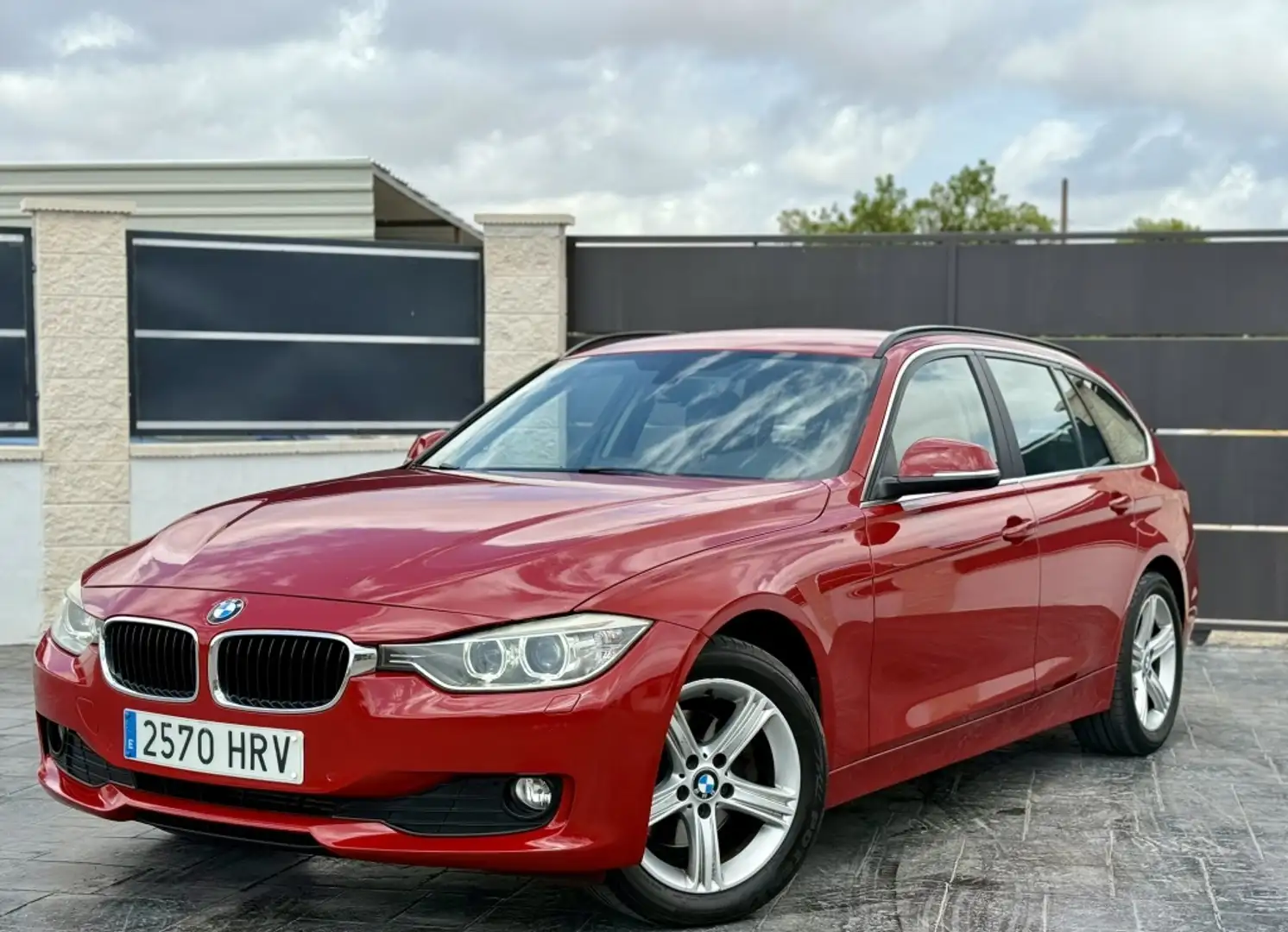 BMW 320 320d Touring Sport Rojo - 2