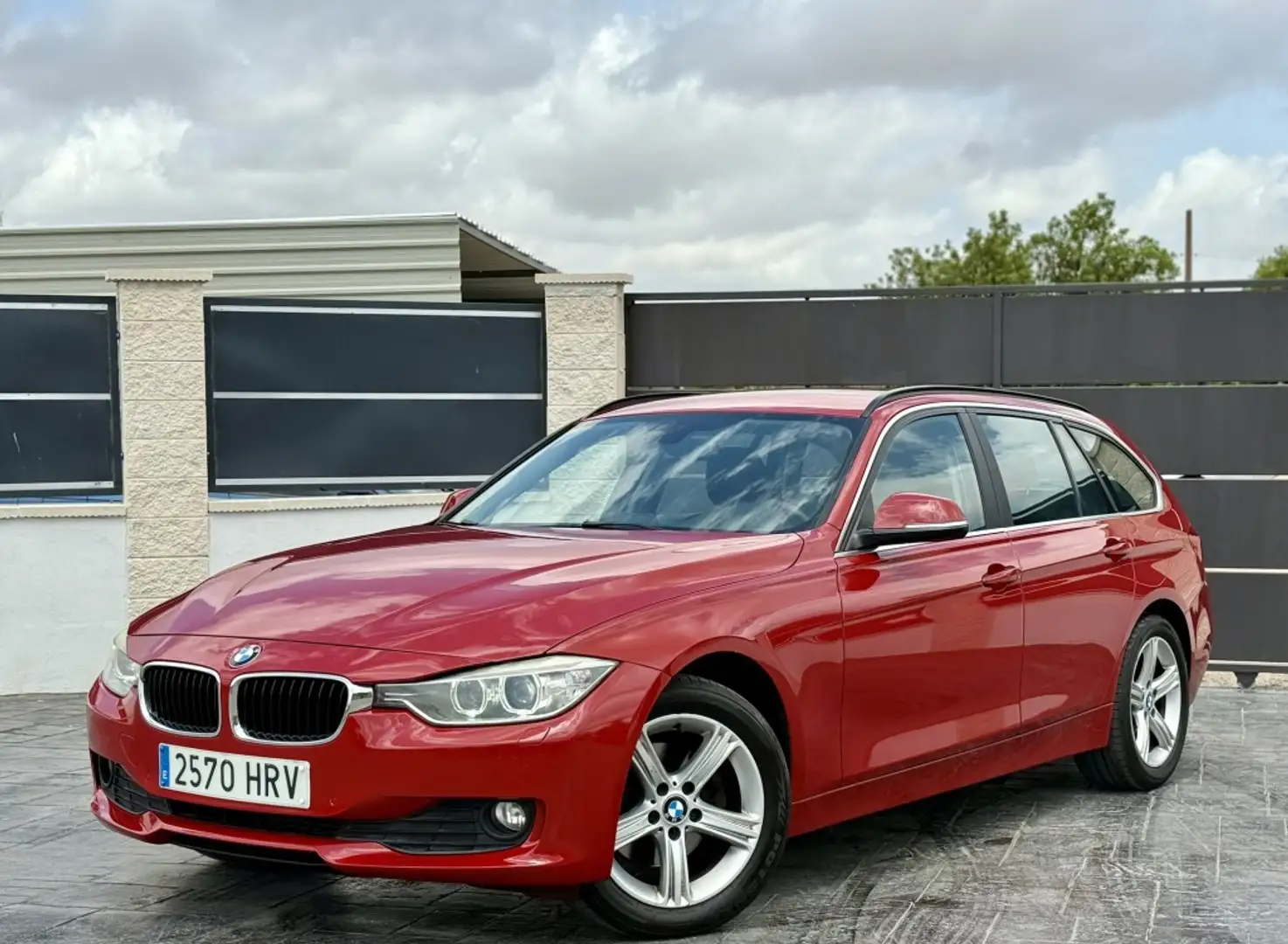 BMW 320 320d Touring Sport Rojo - 1