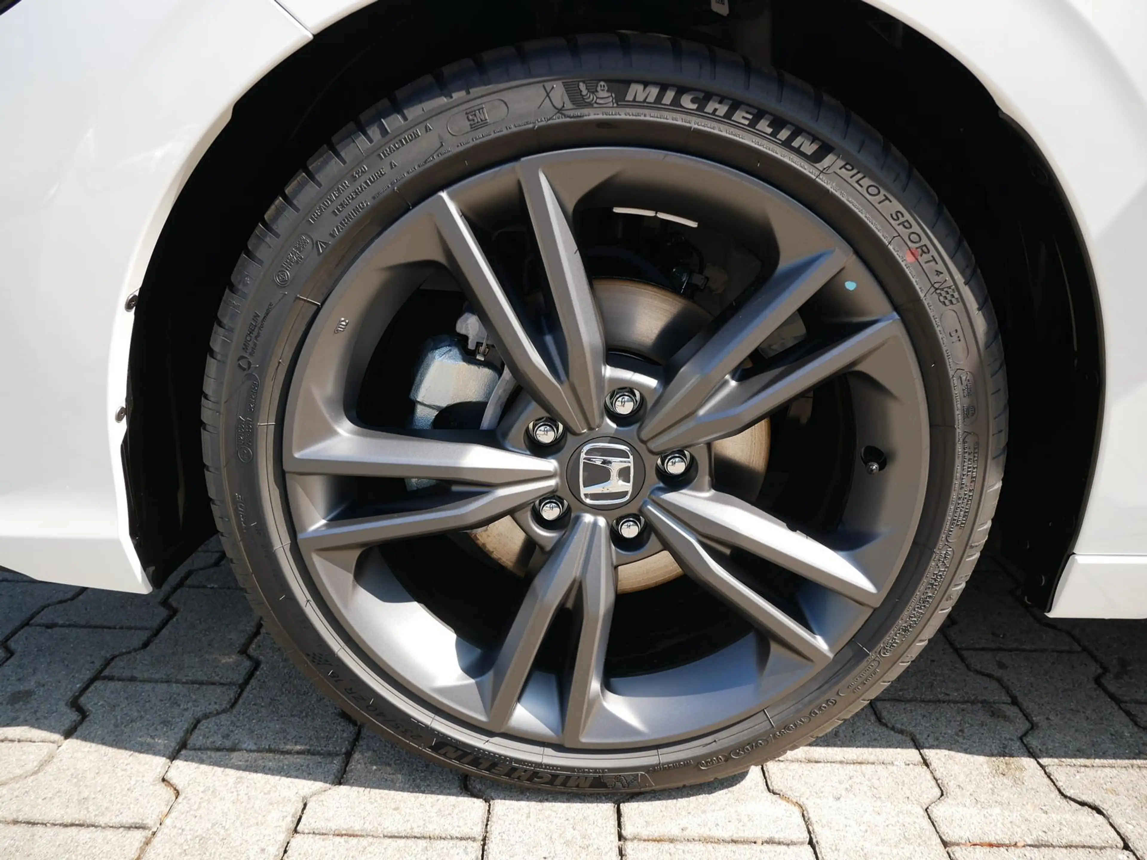 Honda Civic 2.0 e:HEV Sport 2027 S+ Shift+Bose+Kamera — photo 11