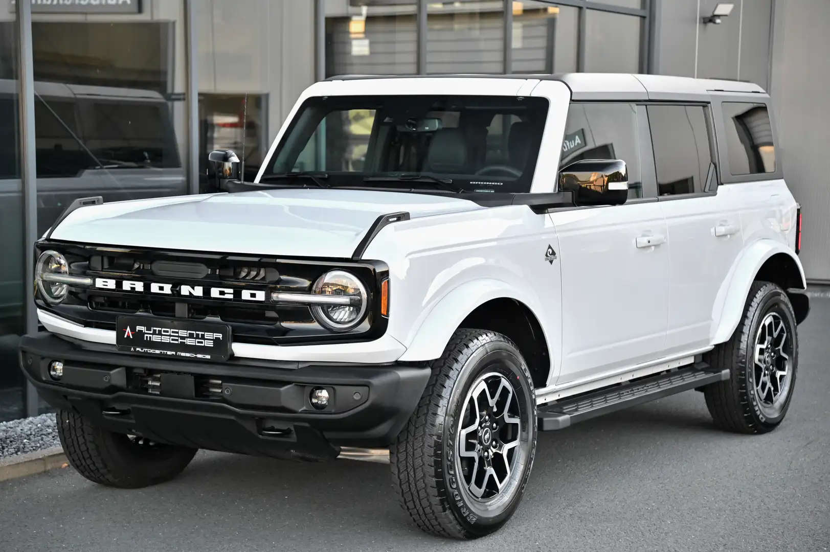 Ford Bronco 2.7 EcoBoost 4x4 Outer Banks* Vollleder* Белый - 2