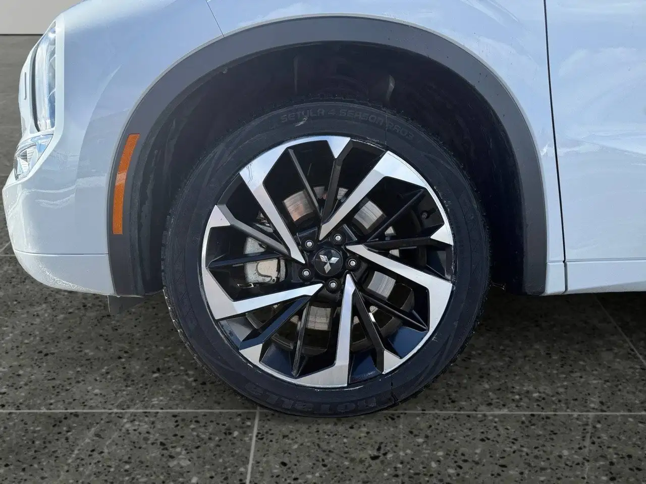 Mitsubishi Outlander снимка Mitsubishi Outlander
