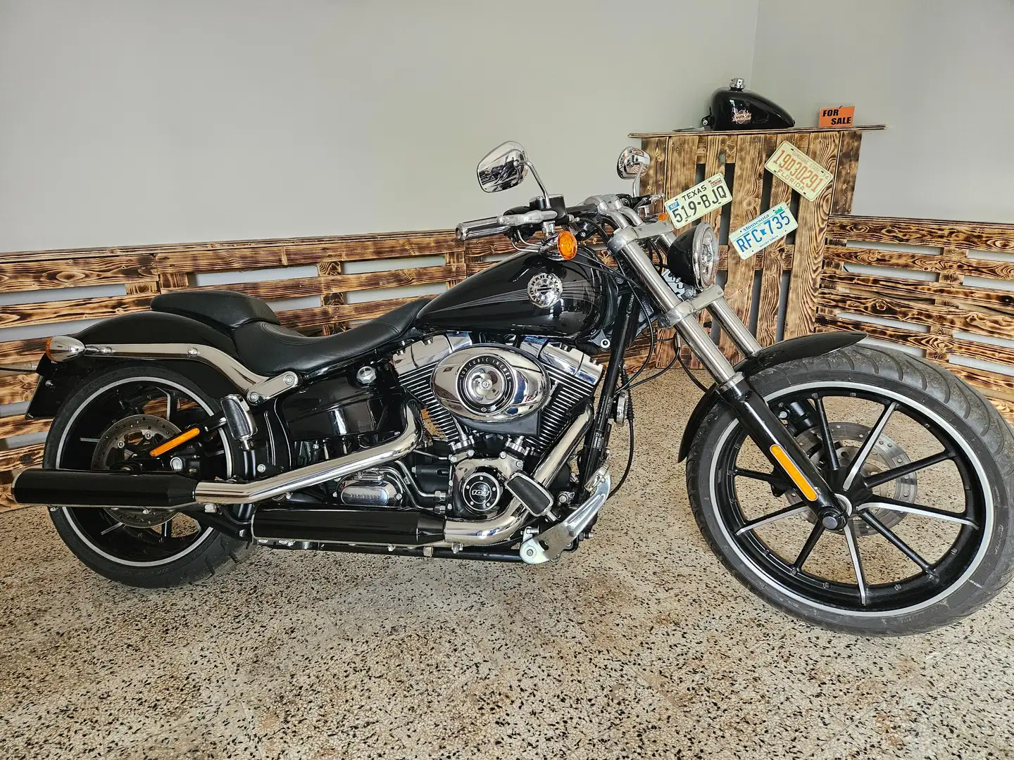 Harley-Davidson Breakout Fekete - 2