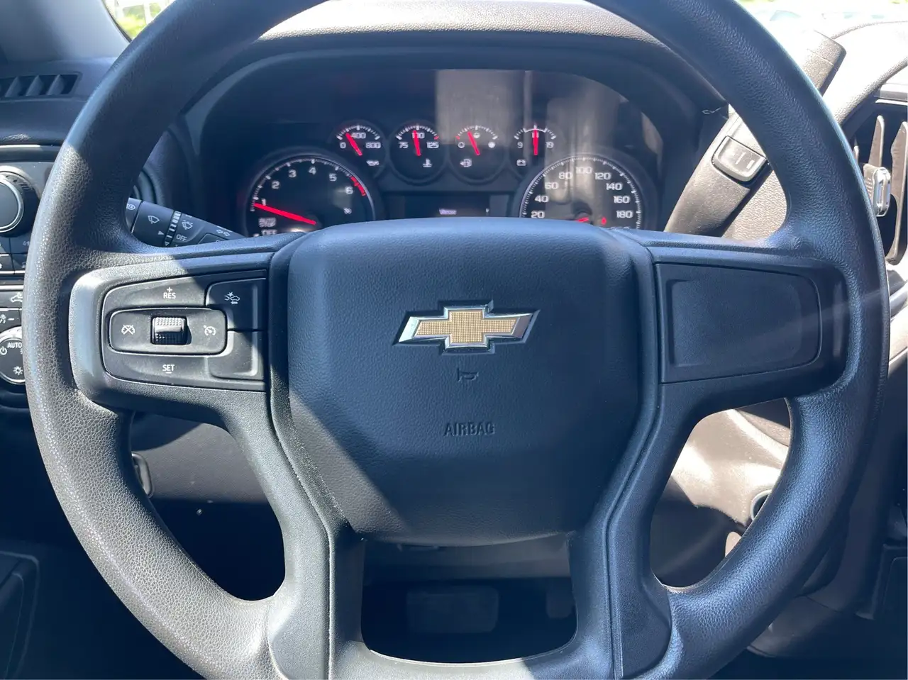 Chevrolet Silverado 1500 снимка Chevrolet Silverado 1500