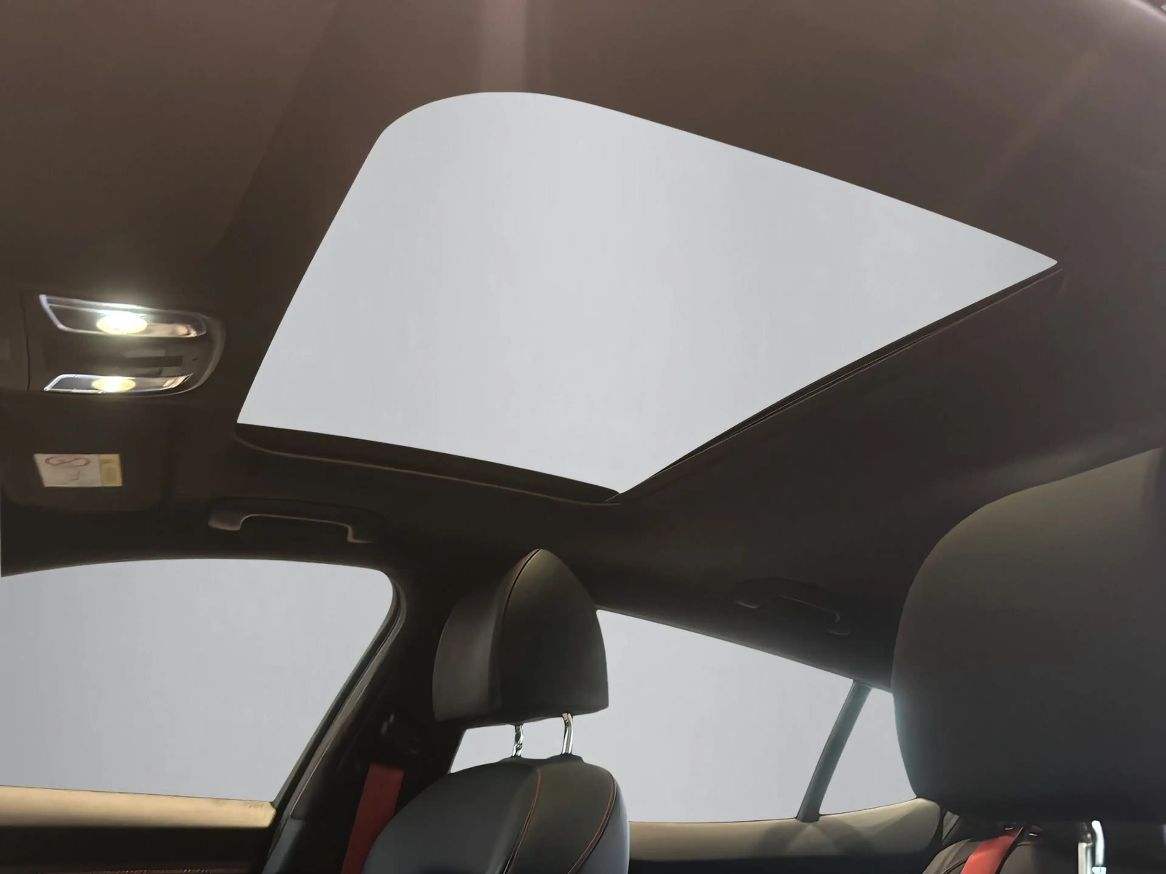 Kia Stinger 3.3 GT 4WD +KAMERA+HUD+LED+ — photo 19