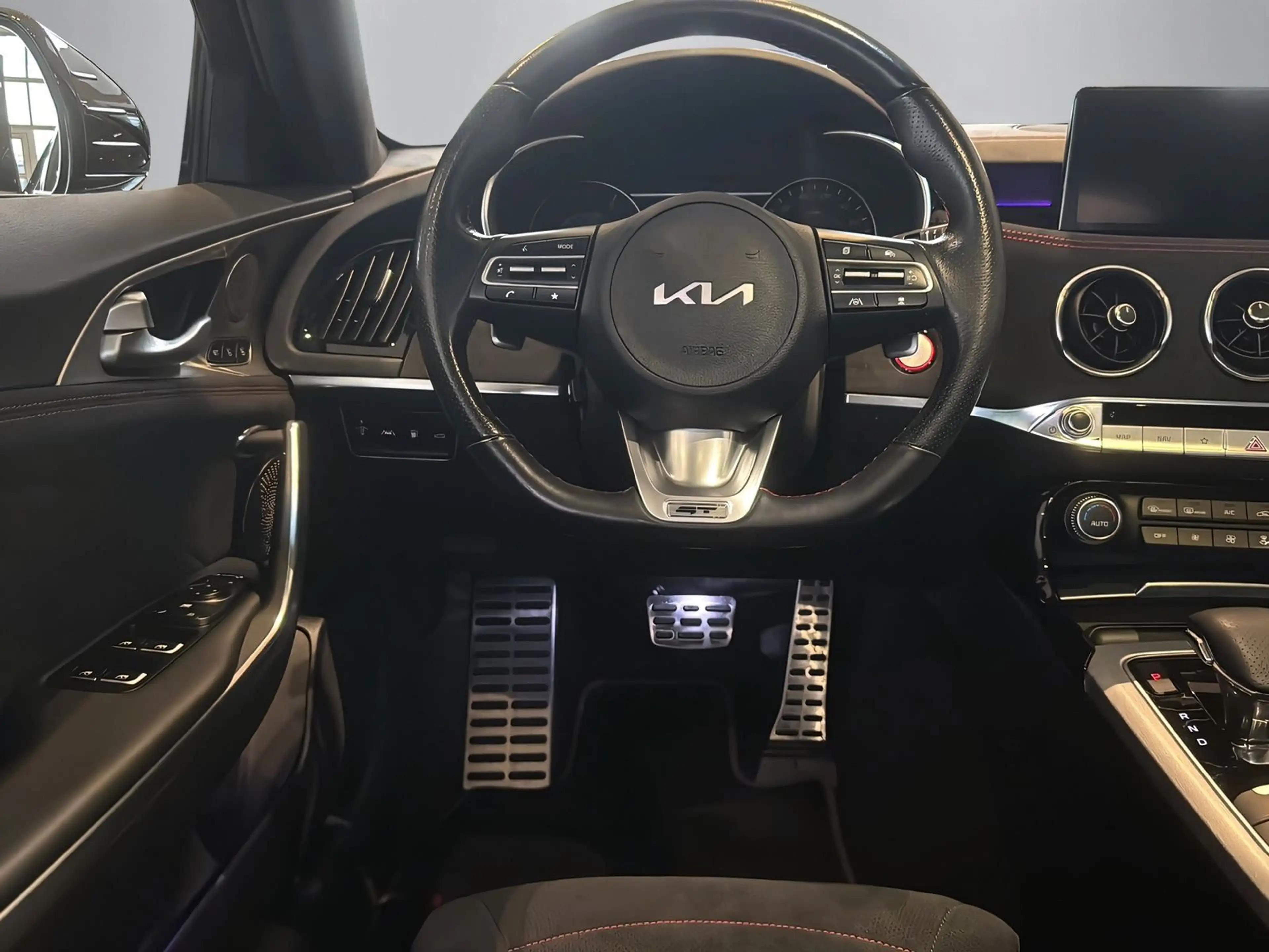 Kia Stinger 3.3 GT 4WD +KAMERA+HUD+LED+ — photo 9