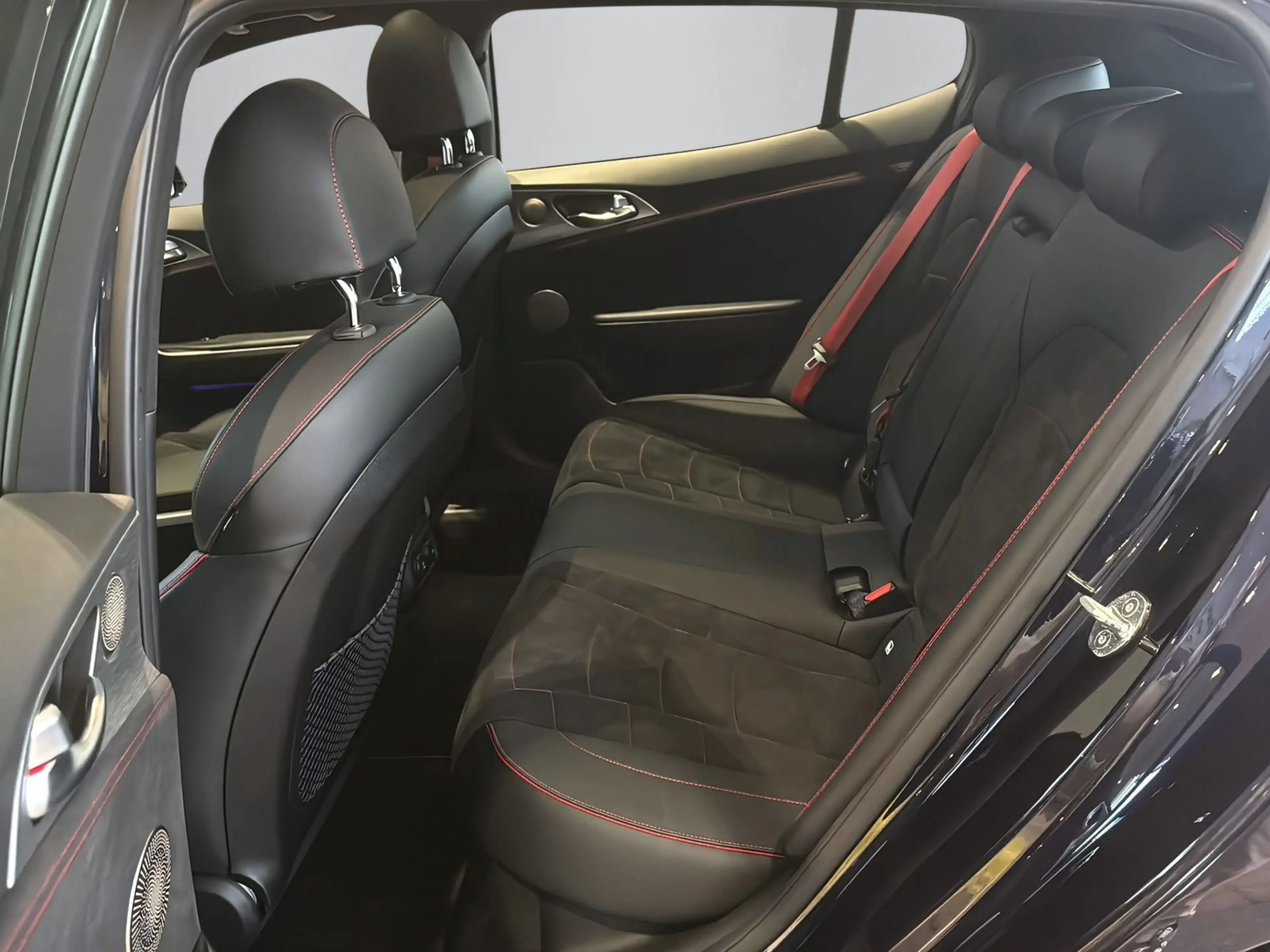 Kia Stinger 3.3 GT 4WD +KAMERA+HUD+LED+ — photo 12