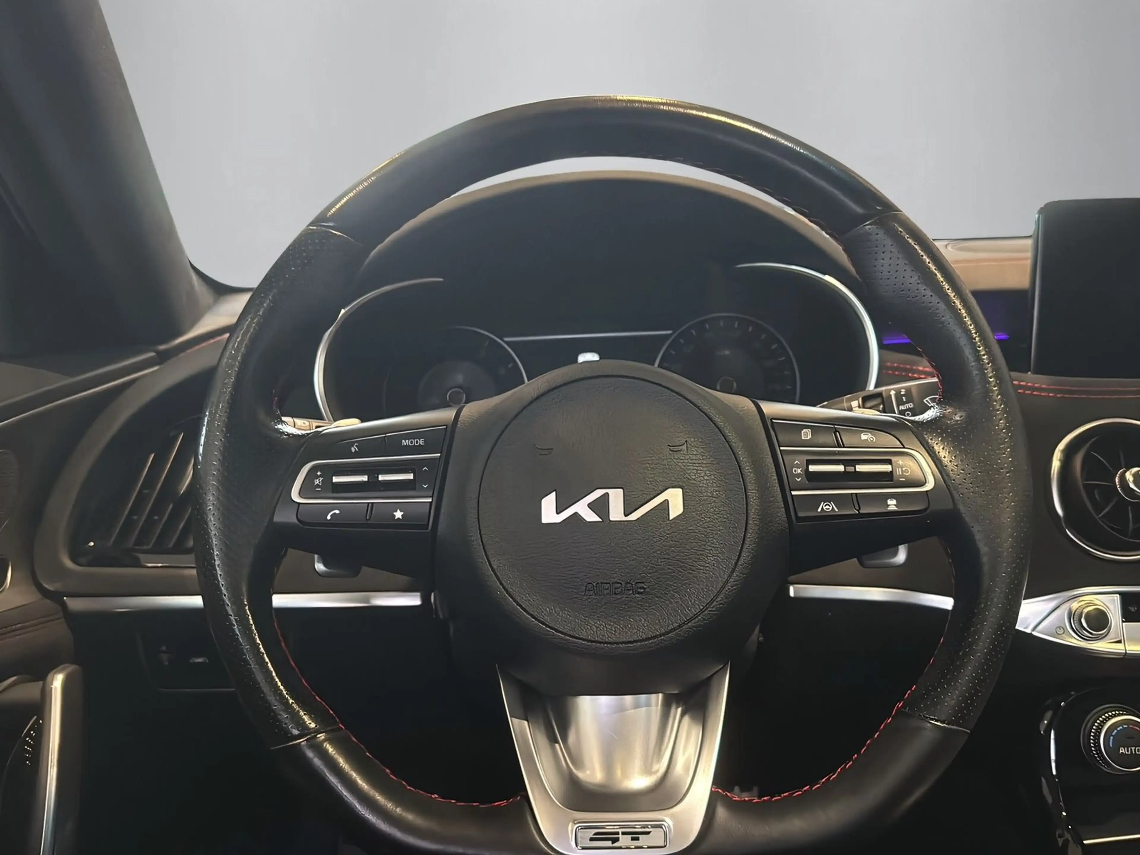 Kia Stinger 3.3 GT 4WD +KAMERA+HUD+LED+ — photo 7