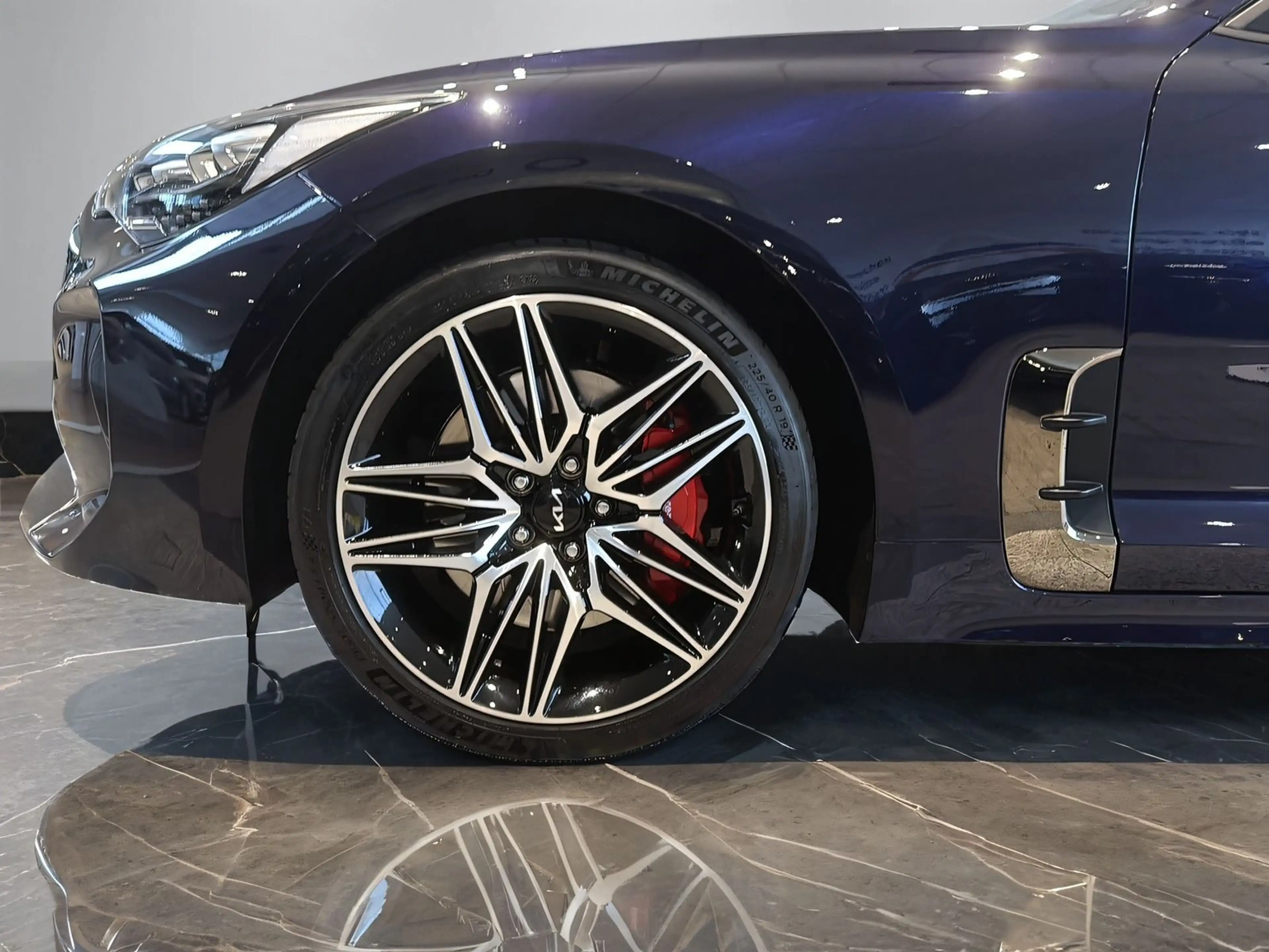 Kia Stinger 3.3 GT 4WD +KAMERA+HUD+LED+ — photo 4