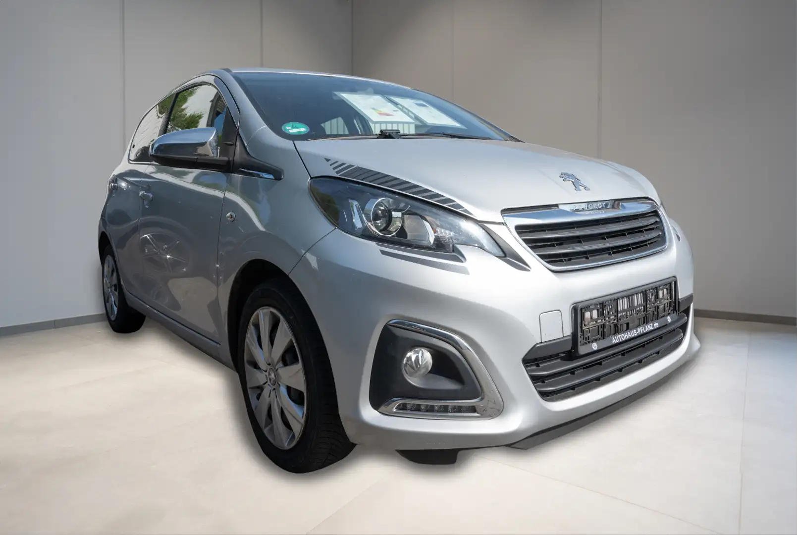 Peugeot 108 TOP Collection 1.0 VTi 72 5T Plateado - 2