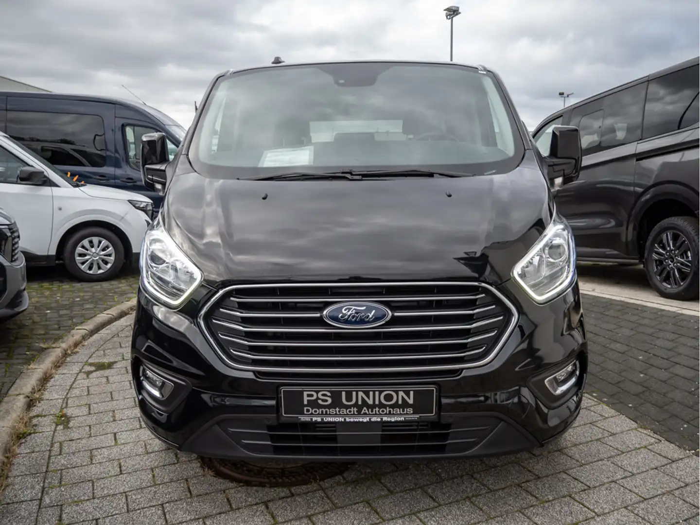 Ford Tourneo Custom Titanium L1 2.0l SHZ NAVI AHK Schwarz - 2