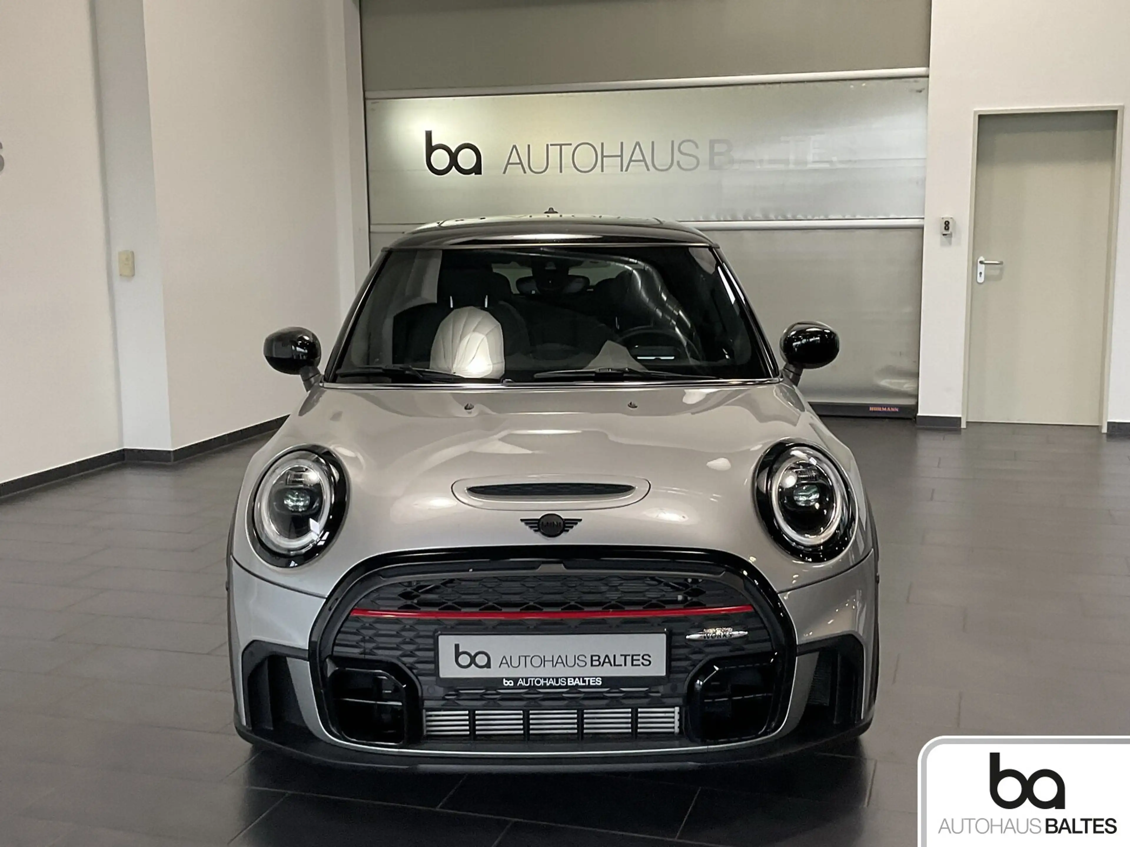 MINI John Cooper Works JCW 17"/Pano/Park/HuD/Navi/LED/Kam/Black — photo 2