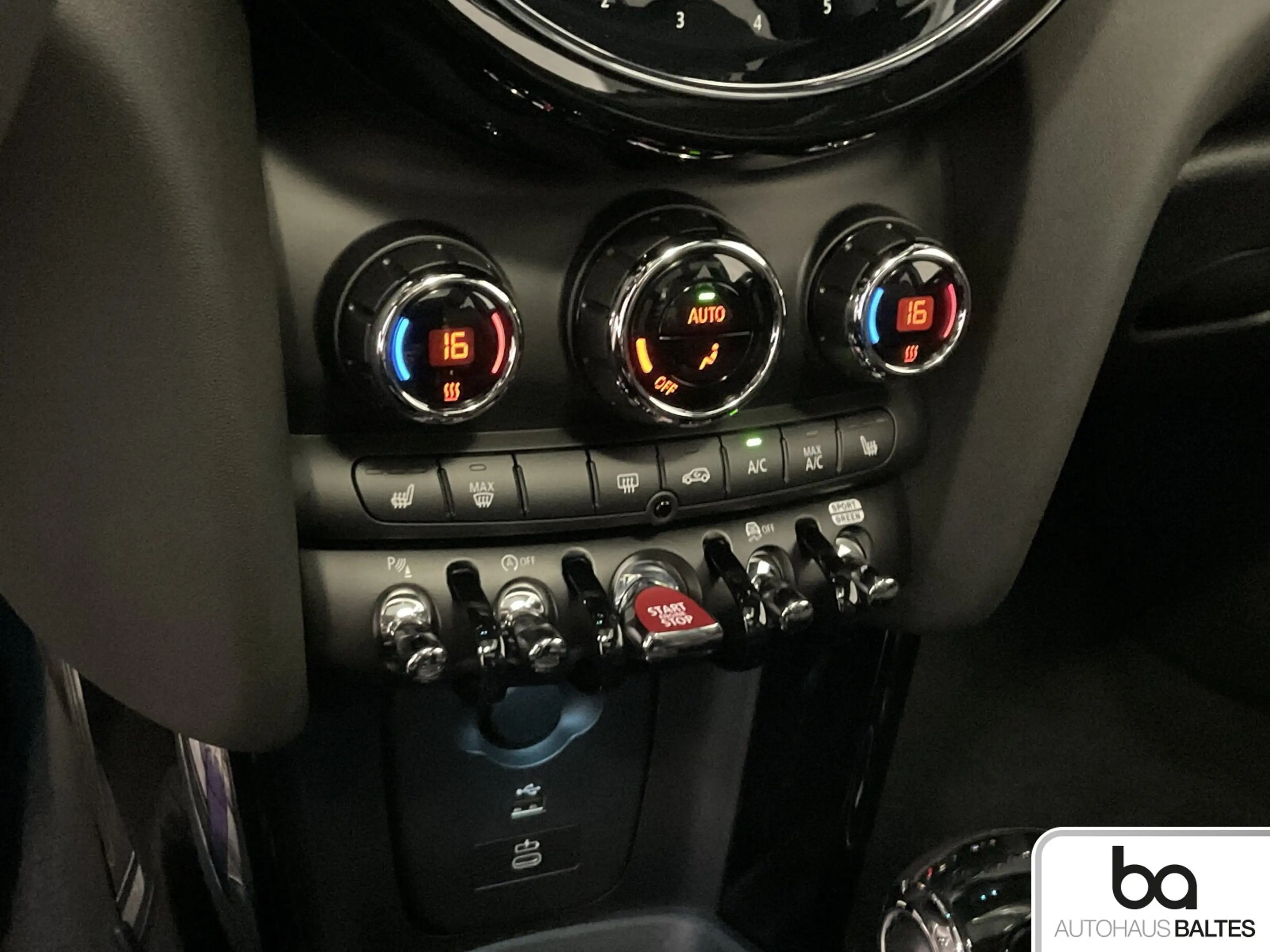 MINI John Cooper Works JCW 17"/Pano/Park/HuD/Navi/LED/Kam/Black — photo 10