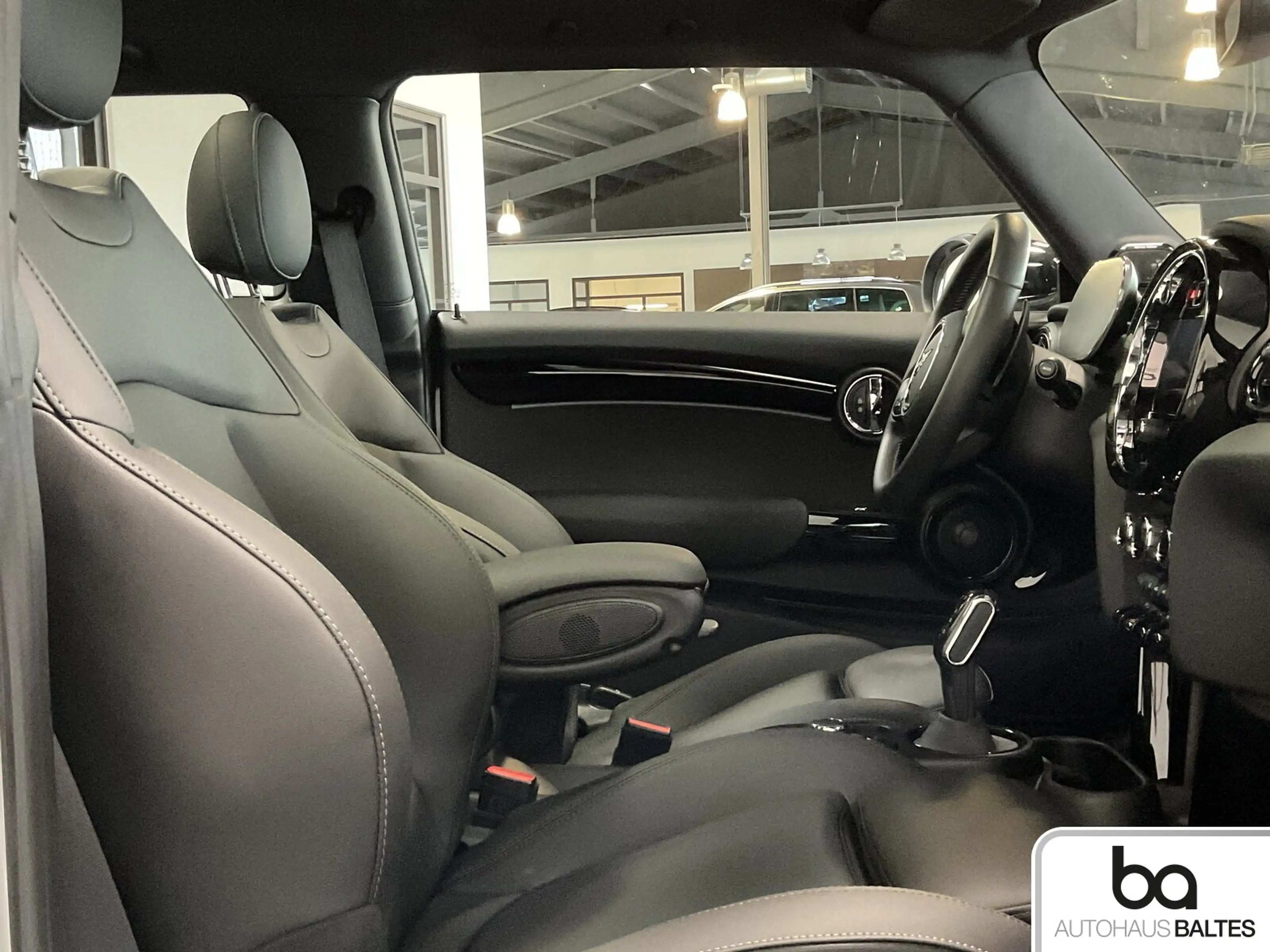 MINI John Cooper Works JCW 17"/Pano/Park/HuD/Navi/LED/Kam/Black — photo 7