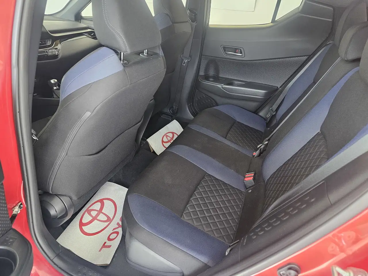 Toyota C-HR снимка Toyota C-HR