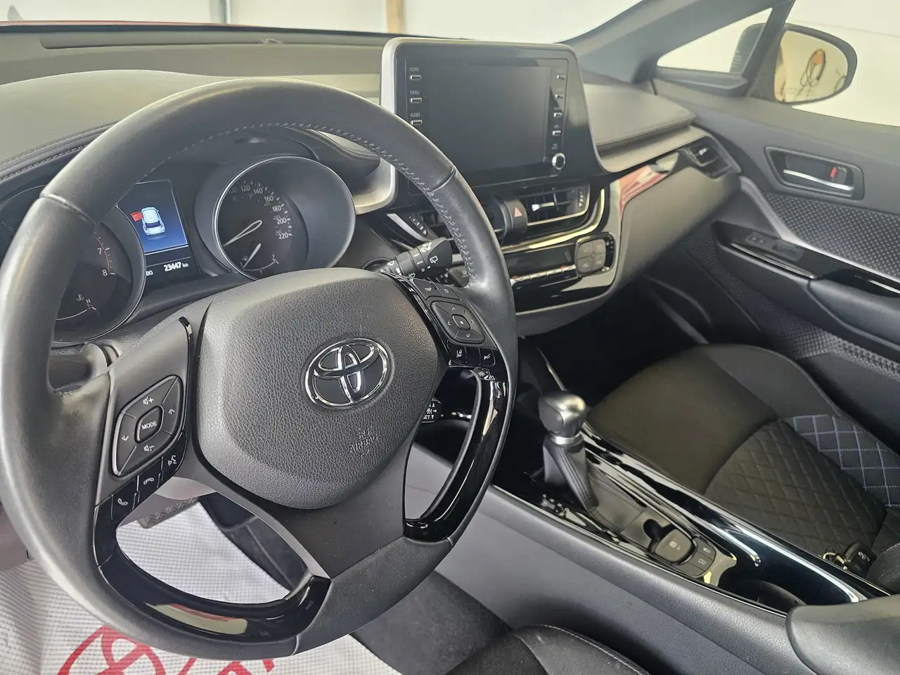Toyota C-HR снимка Toyota C-HR