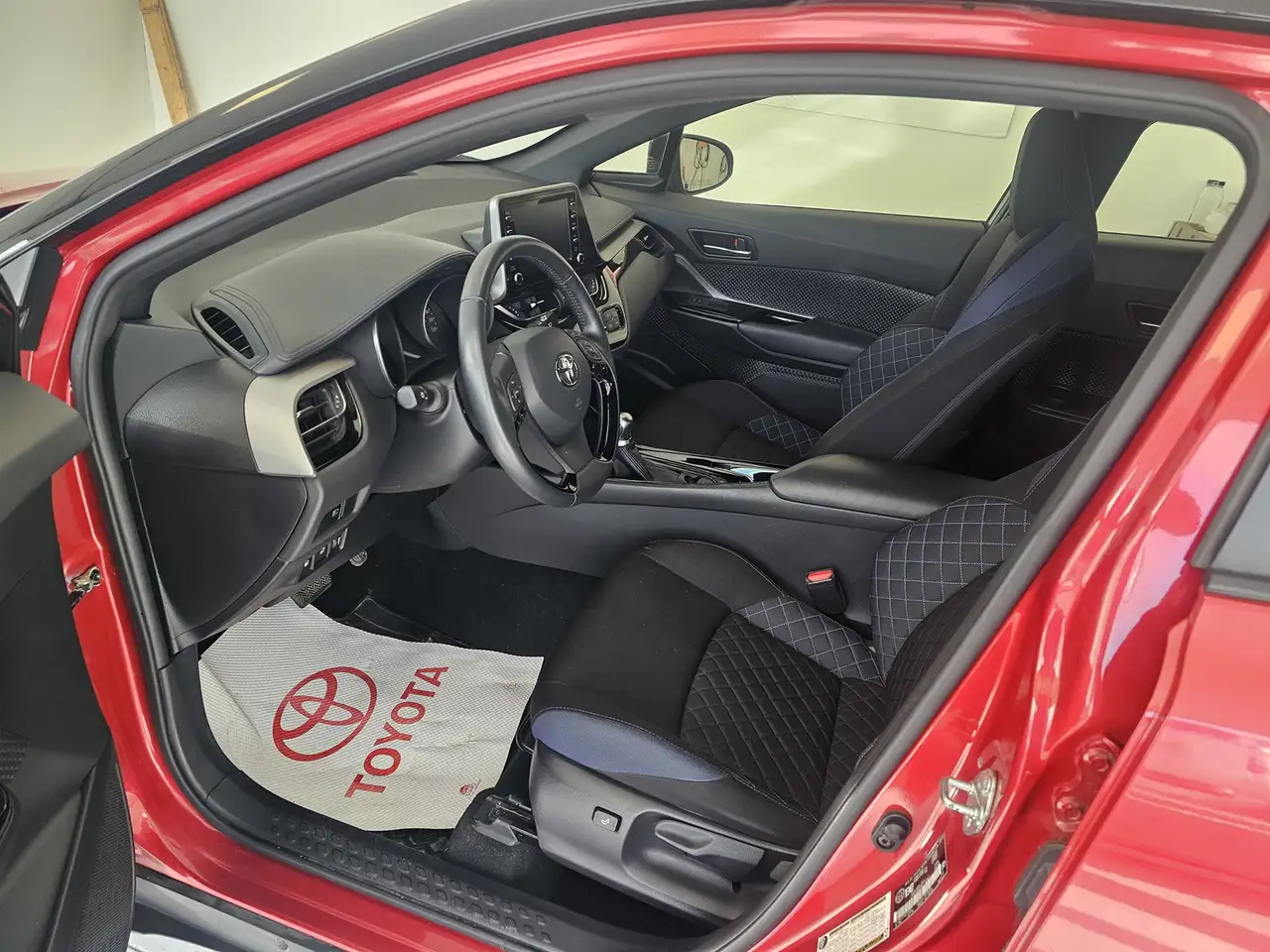 Toyota C-HR снимка Toyota C-HR