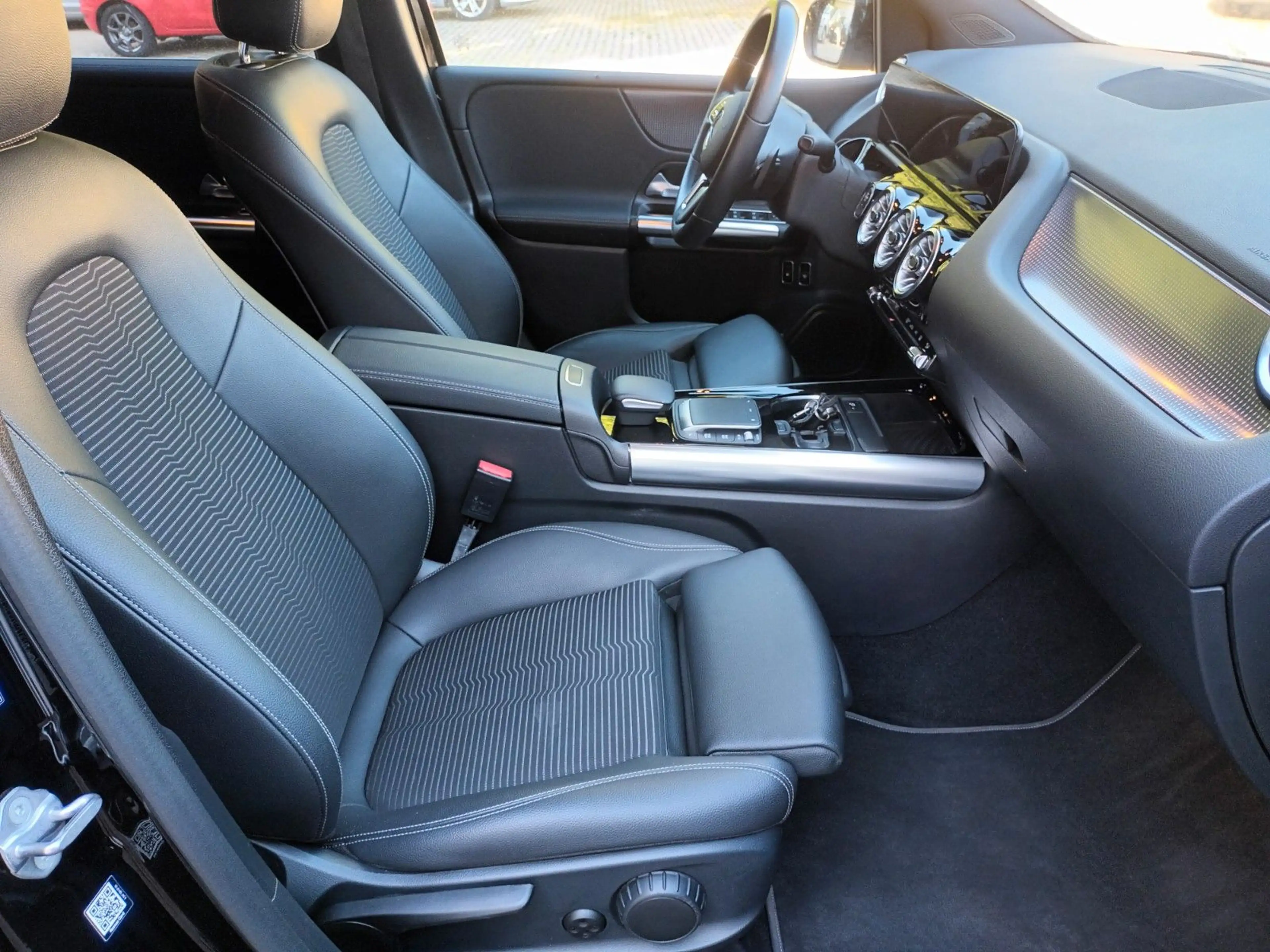 Mercedes-Benz B 250 E NAVI+LED+AHK+GARANTIE 11/2027+ZERTIFIKAT — photo 4