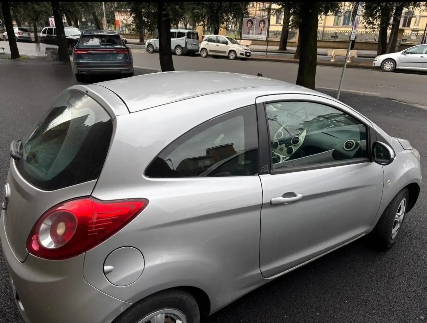Ford Ka/Ka+ Ka 1.2 + 69cv srebrna - 1