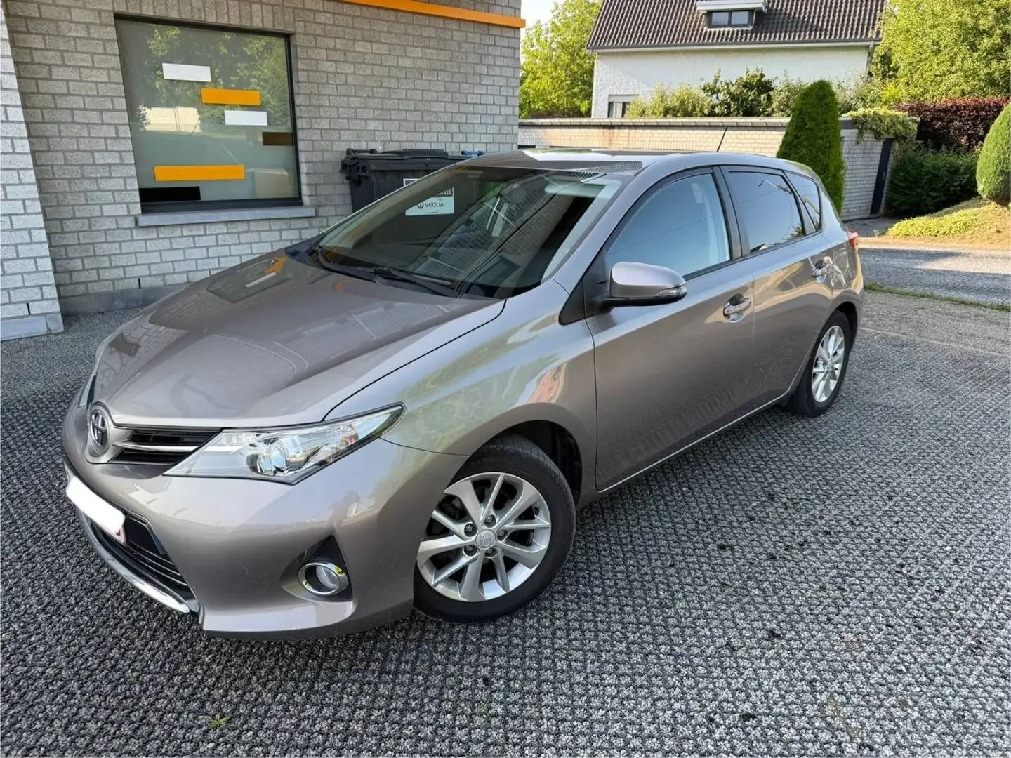Toyota Auris Auris 1.33i VVT-i // PRÊT À IMMATRICULER - 1