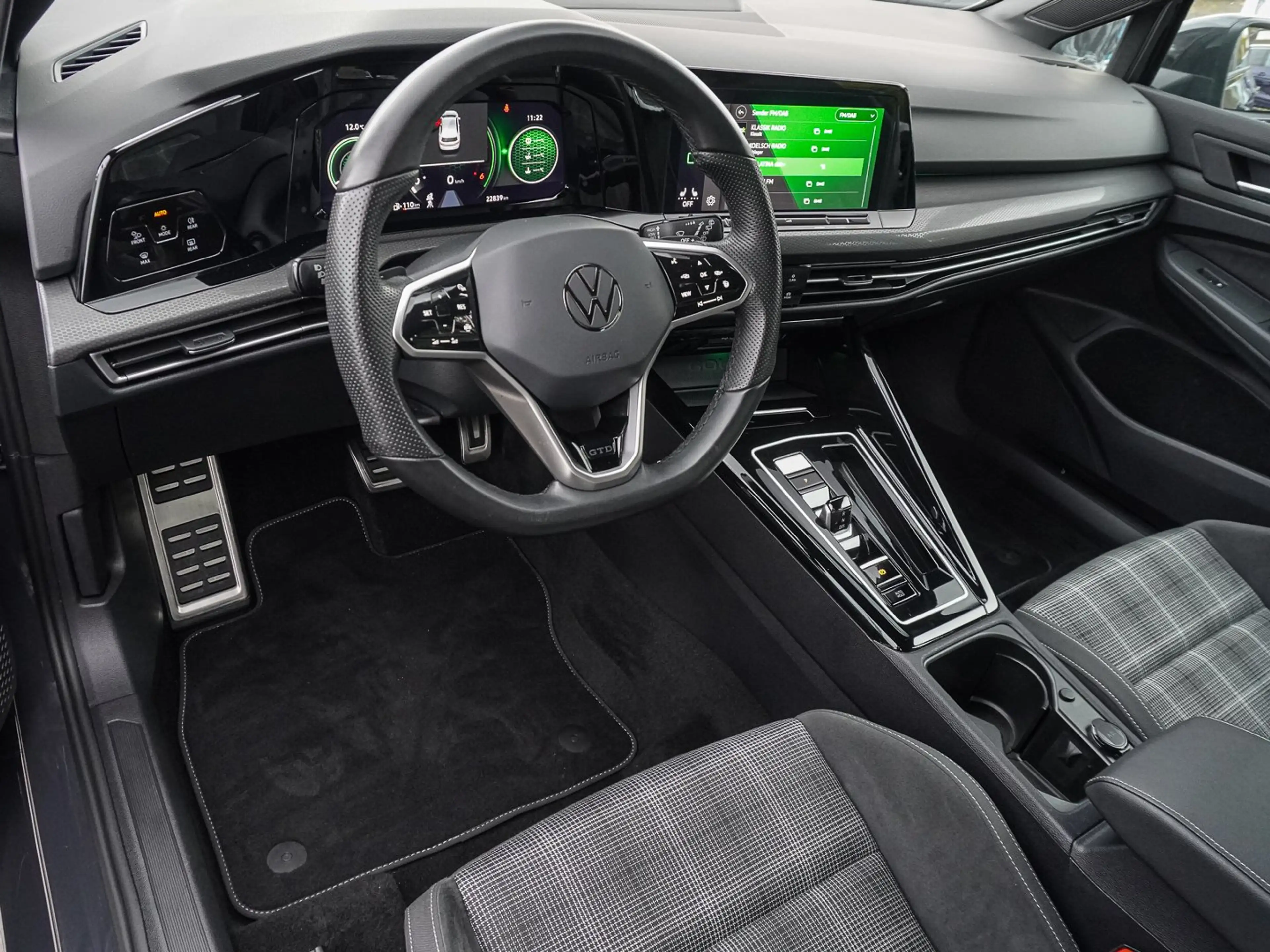 Volkswagen Golf GTD 2.0 TDI DSG — photo 11