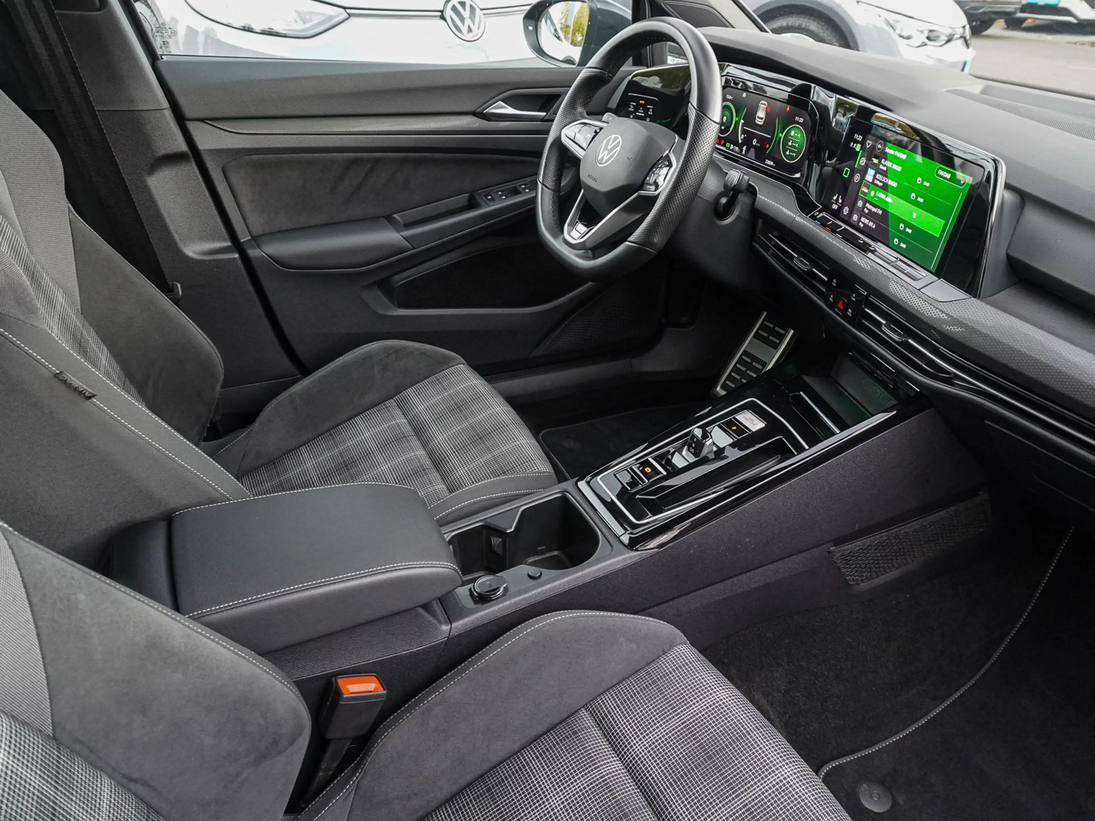 Volkswagen Golf GTD 2.0 TDI DSG — photo 9